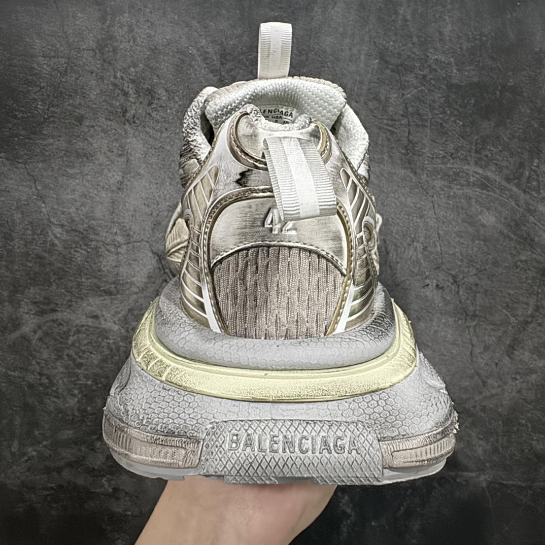 图片[4]-【OG纯原】BALENCIAGA 3XL Sneakers 巴黎世家十代网布系带低帮走秀复古老爹鞋  浅米色 白香槟色nn全新版本 全新顶端品质 全套原纸板楦头开发 最原汁原味的灵魂版型全鞋荧光划线卡点 胶水把控整洁度追求极致完美 每一双都是工艺品 多重QC质检 超越公司货的品控标准 实实在在的免检产品 原盒原配 正确字体电绣 粗细、位置、大小正确 侧边TPU 透气孔匹配意产原版 正确分离大底 TPU软底 原版一致大底LOGO 立体感十足 原厂皮料水洗做旧 采购原厂网纱 不含皮革 网布材料和聚氨酯 磨损效果 鞋头边缘和后帮 Balenciaga 徽标 鞋面和后跟凸印尺码 鞋舌 3XL 橡胶品牌标识和反光细节 鞋帮拉袢和鞋舌拉祥 配反光细节 备用鞋带在鞋履前侧 可在穿着前取下 便于不同造型搭配 正常尺码 尺码：35 36 37 38 39 40 41 42 43 44 45 46 编码：OG500520-莆田鞋批发中心