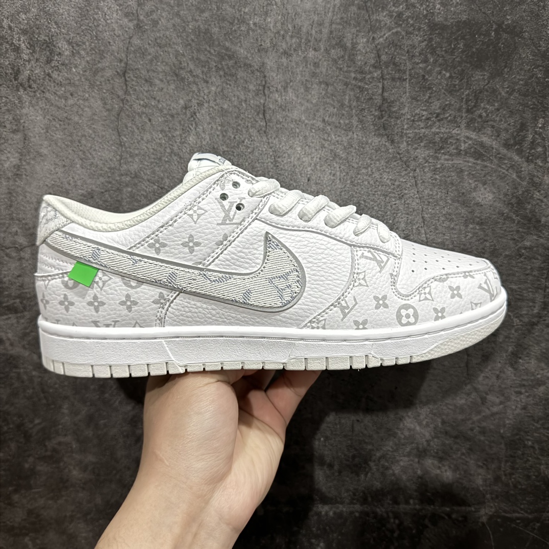 【定制版】Nike SB Dunk Low Louis Vuitton联名白灰印花 配色低帮休闲运动滑板板鞋 3M反光 大厂纯原品质出货 纯正版型 定制鞋盒 皮料切割干净无任何毛边 细节完美  超高清洁度货号:LV0526-592Size ：36/45 编码：HXS320340-鞋库