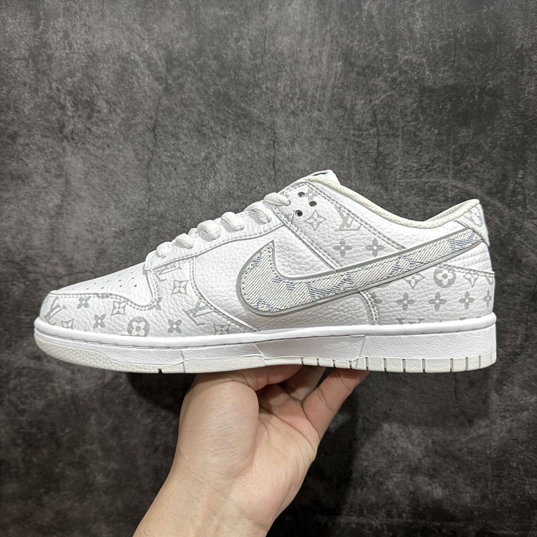 图片[2]-【定制版】Nike SB Dunk Low Louis Vuitton联名白灰印花 配色低帮休闲运动滑板板鞋 3M反光 大厂纯原品质出货 纯正版型 定制鞋盒 皮料切割干净无任何毛边 细节完美  超高清洁度货号:LV0526-592Size ：36/45 编码：HXS320340-莆田鞋批发中心