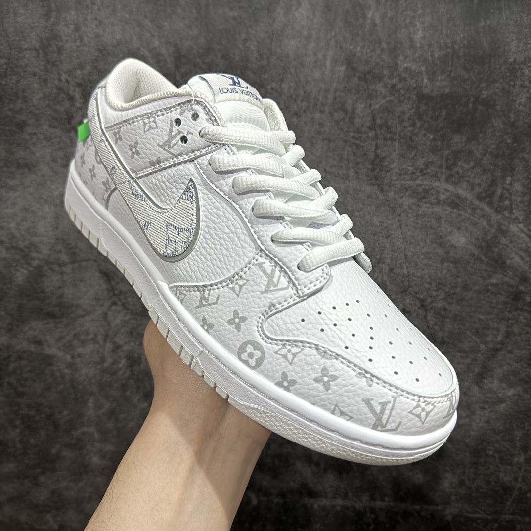 图片[3]-【定制版】Nike SB Dunk Low Louis Vuitton联名白灰印花 配色低帮休闲运动滑板板鞋 3M反光 大厂纯原品质出货 纯正版型 定制鞋盒 皮料切割干净无任何毛边 细节完美  超高清洁度货号:LV0526-592Size ：36/45 编码：HXS320340-莆田鞋批发中心