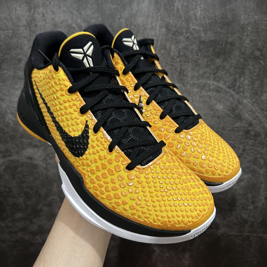 【S2纯原】NK Zoom Kobe 6 LightbulbnS2纯原生产线出品 科比六代 黑黄n#Zoom Turbo气垫➕后掌EVA缓震 实战配置直接拉满n#原楦纸板开发 鞋身流线型、后跟塑形，区分土肥圆n#原档数据3D打印 鞋面蛇鳞一颗一粒匹配原版n#全身鞋材卡料色独家定制 唯一正确喷漆SWOOSH#NK专利Flyknit飞线科技，给予鞋身足够抗扭矩力n#真实底模最大48.5  实战利器 专供海外市场 货号：429659-700 Size：40 40.5 41 42 42.5 43 44 44.5 45 46 47.5 48.5（脚宽、脚胖 建议买大半码） 编码：OG440460-鞋库