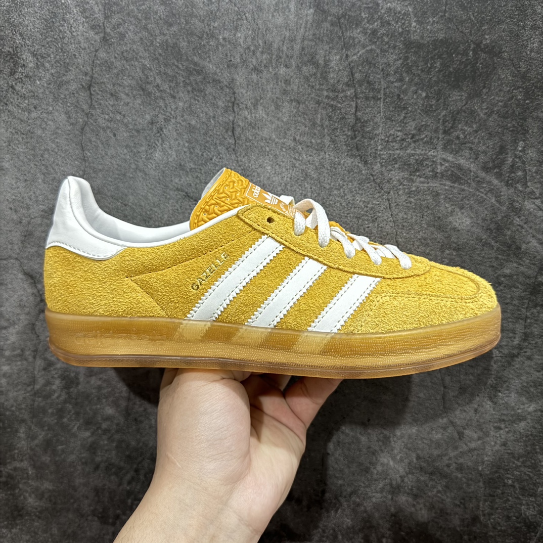 【纯原神版】 AD Original Gazelle Indoor Trainers 瞪羚室内鞋系列低帮复古百搭休闲运动德训风板鞋 翻毛皮黄白 HQ8716nn优于市场大部分流通版本 极力推荐n正确原厂定制长毛翻毛皮组合环保纤维革鞋面材质内置环保海玻璃鞋垫 外置RB橡胶大底品品控稳定性领先行业 原厂全套原楦原纸板冲刀磨具开发n原厂港宝加持定型后跟 尺码：35-45 编码：DZ230250-鞋库