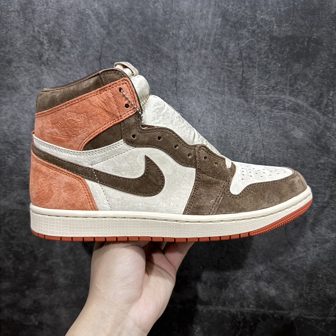 【莞产原底面】市售性价比之王nAir Jordan 1 High OG 可可棕n同价区间无对手 性价比触顶东莞大厂极限压缩利润n国内顶级头层皮料订染 用料绝不含糊 工艺方面大到整体鞋型 漏斗收腰 底线拉帮 LOGO立体 小到针眼排布 载片对称 冲孔效果 鞋标规范 鞋垫背胶等等n预算不足的老铁 极力推荐此版本👌🏻👌🏻 官方货号：FQ2941 200CF Size：40 40.5 41 42 42.5 43 44 44.5 45 46 47.5 编码：X10290310n-莆田鞋批发中心