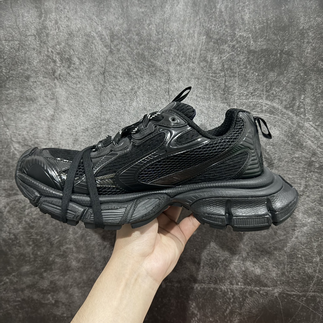 图片[2]-【X版纯原】BALENCIAGA 3XL Sneakers 巴黎世家十代网布系带低帮走秀复古老爹鞋  纯黑nn全新版本 全新顶端品质n此配色目前市场最优版本 全套原纸板楦头开发 最原汁原味的灵魂版型全鞋荧光划线卡点 胶水把控整洁度追求极致完美 每一双都是工艺品 多重QC质检 超越公司货的品控标准 实实在在的免检产品 原盒原配 正确字体电绣 粗细、位置、大小正确 侧边TPU 透气孔匹配意产原版 正确分离大底 TPU软底 原版一致大底LOGO 立体感十足 原厂皮料水洗做旧 采购原厂网纱 不含皮革 网布材料和聚氨酯 磨损效果 鞋头边缘和后帮 Balenciaga 徽标 鞋面和后跟凸印尺码 鞋舌 3XL 橡胶品牌标识和反光细节 鞋帮拉袢和鞋舌拉祥 配反光细节 备用鞋带在鞋履前侧 可在穿着前取下 便于不同造型搭配 正常尺码 尺码：35 36 37 38 39 40 41 42 43 44 45 46 编码：X10460490-莆田鞋批发中心