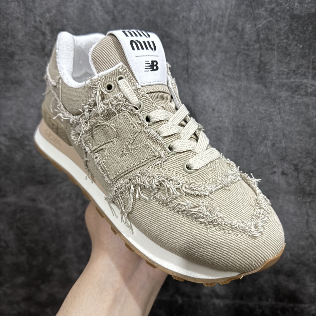 图片[3]-【广东纯原版本】Miumiu x New Balance 574联名款NB运动鞋n缪缪大秀上爆出的这双与New Balance 新百伦574联名款运动 球鞋 后全球各大代购官网火爆上市.仿旧复古破碎的毛边很随意不羁又能体现单宁美感，整双鞋子设计粗狂 做旧 破坏的风格 上脚非常轻便 百搭！nn▪面料:  原版擦色小牛皮n▪内里:  毛巾里n▪原版开模生胶4个部件组合大底n▪底厚：2.5CMn▪Size:   35-40（40定做） 编码：KH340360-鞋库