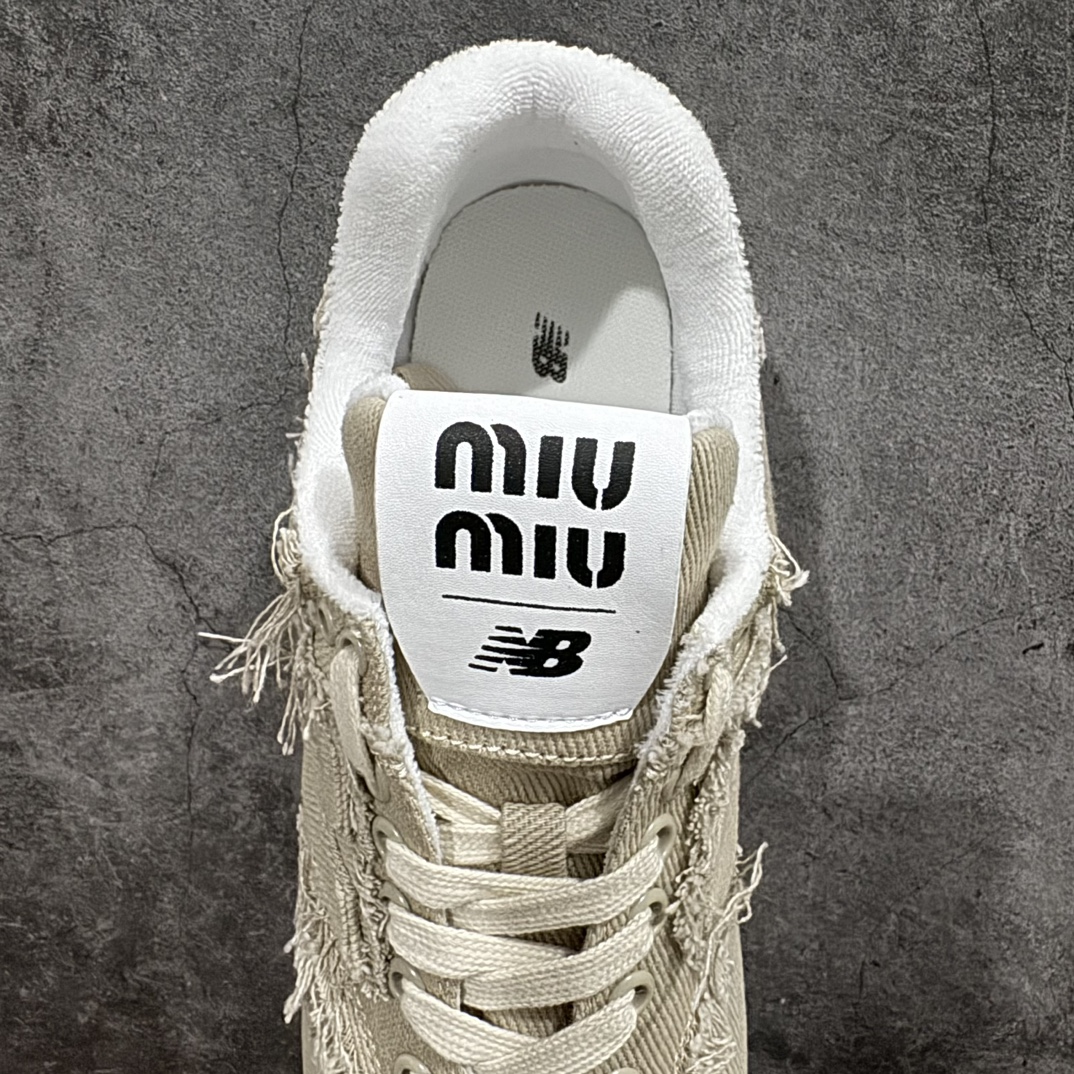 图片[8]-【广东纯原版本】Miumiu x New Balance 574联名款NB运动鞋n缪缪大秀上爆出的这双与New Balance 新百伦574联名款运动 球鞋 后全球各大代购官网火爆上市.仿旧复古破碎的毛边很随意不羁又能体现单宁美感，整双鞋子设计粗狂 做旧 破坏的风格 上脚非常轻便 百搭！nn▪面料:  原版擦色小牛皮n▪内里:  毛巾里n▪原版开模生胶4个部件组合大底n▪底厚：2.5CMn▪Size:   35-40（40定做） 编码：KH340360-鞋库