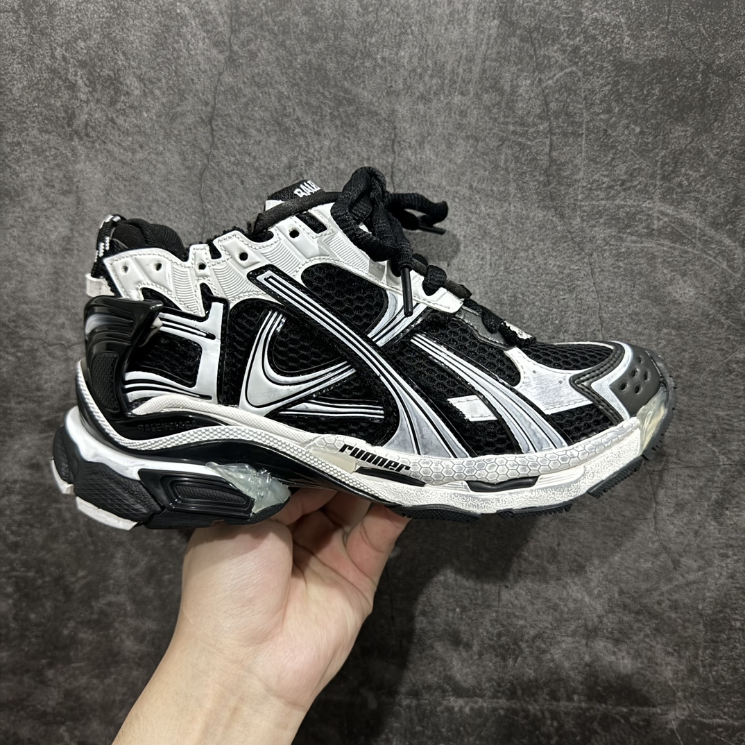 【XA版本】Balenciaga Runer 巴黎世家7代 破坏风 手工做旧款复古老爹鞋 黑白做旧nn全新版本出货 核心配合工厂优势供应市场最优品质 鞋型细节做旧等都好于市场版本n不但比市场货好 而且比市场货便宜💪🏻n原厂点胶工艺同步原鞋 区别市面所有版本n非市面所有固定TPU，原厂订制胶棒 一切细节高端还原  ，欢迎挑刺💪🏻 尺码：35-46 编码：DF490520-莆田鞋批发中心