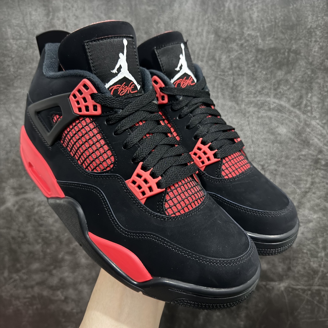 【纯原LW版本】Air Jordan AJ4 Retro \”Red Thunder\” 黑红雷电 CT8527-016n第一梯队最新批次 细节多次校对改良 接近完美 细节达到可过鉴定标准 耗时半年巨作 全套原纸板楦头开发 原厂特供皮料加持 确保原汁原味 完美呈现四代版型 一比一鞋头弧度高度鞋身弧度 数据细节工艺流程均保持原鞋一致 原厂TPU网格鞋带扣 正确内里网布 菱角分明不变形无多余毛边 柔软性质感一致于原鞋 原厂织唛标 原厂飞人电绣工艺 尾指中部跳三针 独家绑鞋带手法 印刷中底布 四线拉帮 米色美纹纸贴合固定 进口港宝加持 后跟自然饱满 全鞋荧光划线卡点 追求极致完美 每一双都是工艺品 多重QC质检 超越公司货的品控标准 实实在在的免检产品 尺码：40 40.5 41 42 42.5 43 44 44.5 45 46 47.5 48.5 编码：X10450480-鞋库