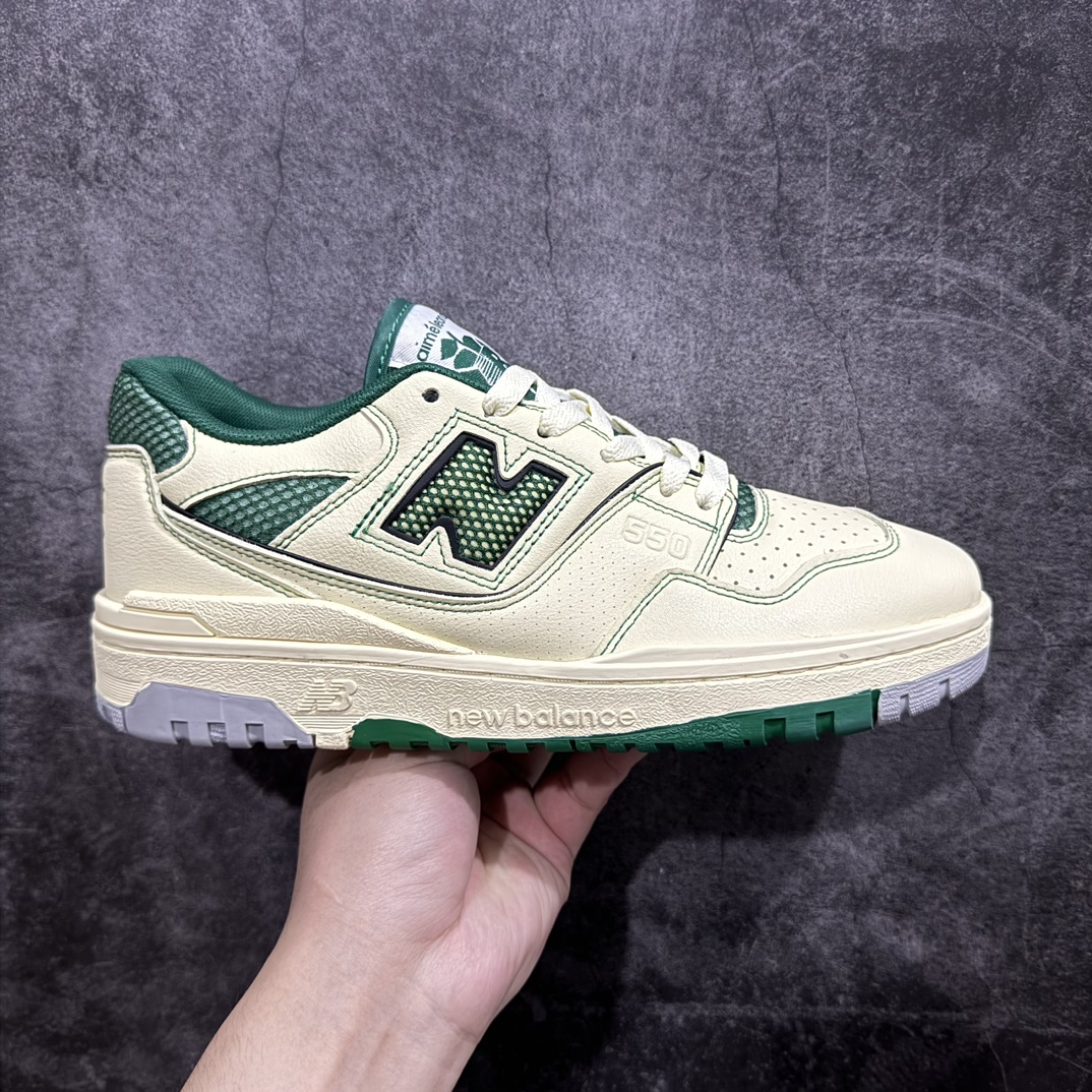 【公司级】ALD x NB550 新百伦 New Balance BB550系列经典复古低帮休闲运动篮球板鞋BB550AY1nn550 其实发迹于1989 年 是品牌历史中一款十分小众的篮球鞋履 低筒的鞋身搭配上皮革的设定让其鞋型在现今看来相当复古 同时搭配上Aimé Leon Dore刻画的四款配色 都让这款低调鞋款冲上炒价热搜 也因此让更多鞋迷知悉这款NB 鞋履 相比NB 550 来说 Louis Vuitton 所发表的LV Trainer 运动鞋就是知名度较高的一款球鞋了 由品牌男装创意总监Virgil Abloh 利用复古篮球鞋作为灵感刻画而成 搭配上LV 高质感皮革的陪衬成为当今精品时尚球鞋的代表作品 仔细一看New Balance 550 与Louis Vuitton LV Trainer 都以「篮球鞋」为蓝图 复古鞋貌的特色氛围也极其相似  尺码：36 37 37.5 38 38.5 39 40 40.5 41.5 42 42.5 43 44 45 编码：LDS300260-莆田鞋批发中心