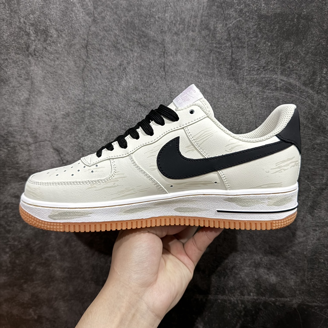 图片[2]-【公司级】Nike Air Force 1 Low 07 麦克斯 涂鸦 浸染 末日废土风 黑棕n原楦头原纸板 打造纯正低帮空军版型 专注外贸渠道 全掌内置蜂窝气垫原盒配件 原厂中底钢印、拉帮完美官方货号：DM0576 101 Size：36 36.5 37.5 38 38.5 39 40 40.5 41 42 42.5 43 44 44.5 45 编码：LF290300-莆田鞋批发中心