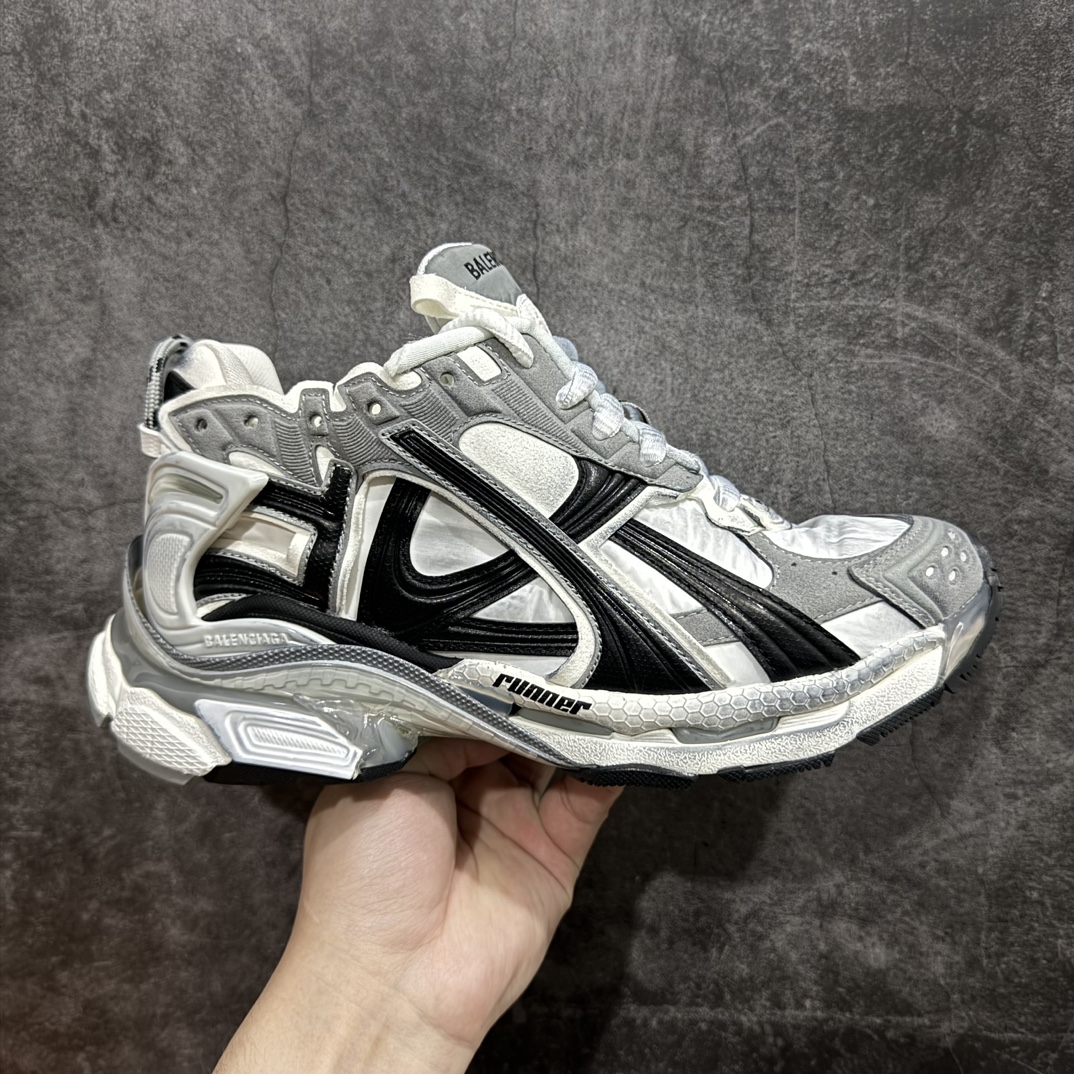 【XA版本】Balenciaga Runer 巴黎世家7代 破坏风 手工做旧款复古老爹鞋 黑灰布面做旧nn全新版本出货 核心配合工厂优势供应市场最优品质 鞋型细节做旧等都好于市场版本n不但比市场货好 而且比市场货便宜💪🏻n原厂点胶工艺同步原鞋 区别市面所有版本n非市面所有固定TPU，原厂订制胶棒 一切细节高端还原  ，欢迎挑刺💪🏻 尺码：35-46 编码：DF490520-鞋库