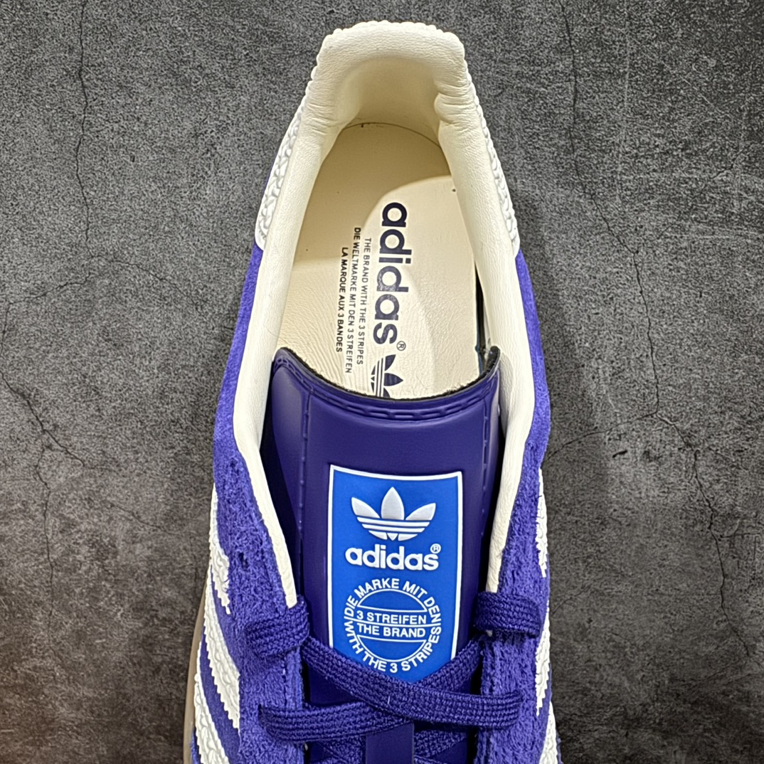 图片[8]-【纯原版】Adidas Originals Gazelle Indoor  防滑低帮T头德训鞋 GZ复古系列 紫白色IF1806nn最强版出货💪🏻正确猪八材料 毛绒感质感都特别强 非普通版本n市场最高版本完美还原zp细节，注意区别市场任何版本，完全不是一路货色‼️n全鞋原材料打造，无任何色差，正确鞋型，后跟港宝材料定型，正确微透生胶大底，反口内里头层细腻小牛皮，纸板中底 鞋垫背胶，侧面正确烫金压印字母，所有细节完美还原‼️ 尺码：35 36 36.5 37 38 38.5 39 40 40.5 41 42 42.5 43 44 44.5 45 编码：NM250270-鞋库