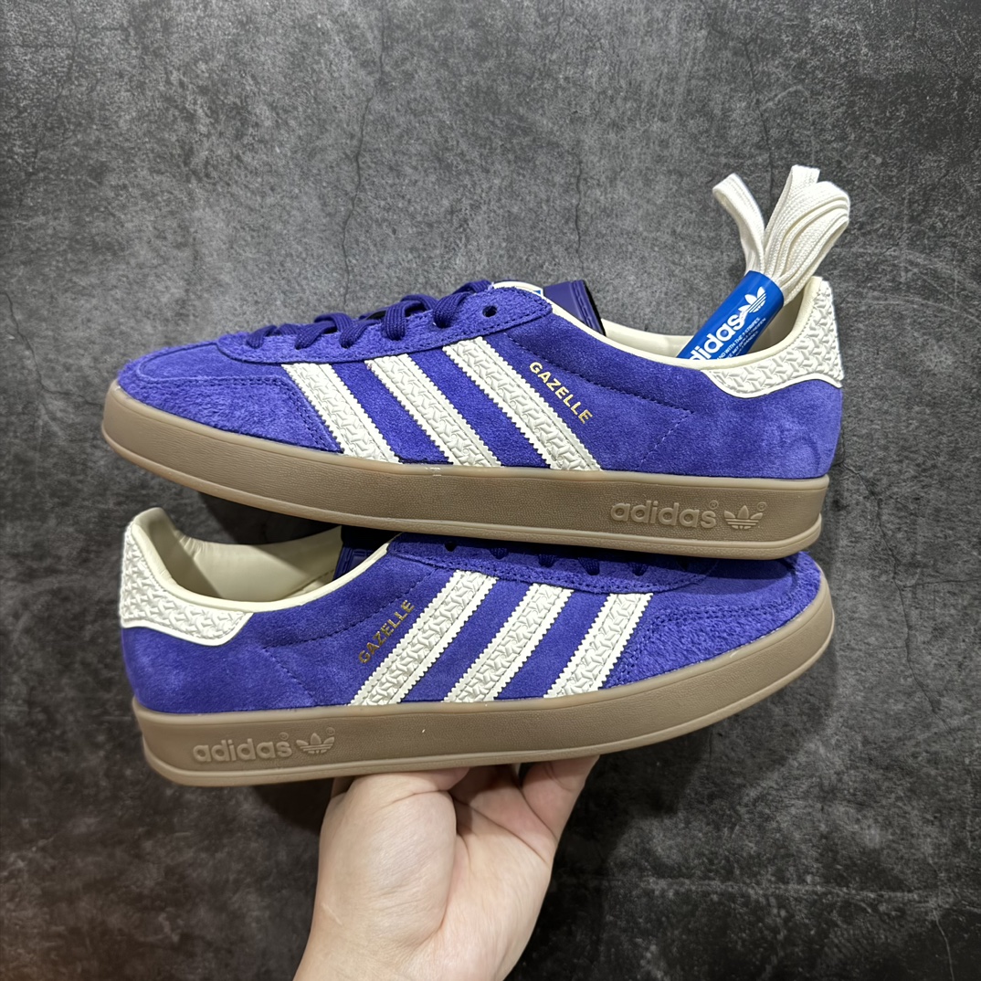 图片[9]-【纯原版】Adidas Originals Gazelle Indoor  防滑低帮T头德训鞋 GZ复古系列 紫白色IF1806nn最强版出货💪🏻正确猪八材料 毛绒感质感都特别强 非普通版本n市场最高版本完美还原zp细节，注意区别市场任何版本，完全不是一路货色‼️n全鞋原材料打造，无任何色差，正确鞋型，后跟港宝材料定型，正确微透生胶大底，反口内里头层细腻小牛皮，纸板中底 鞋垫背胶，侧面正确烫金压印字母，所有细节完美还原‼️ 尺码：35 36 36.5 37 38 38.5 39 40 40.5 41 42 42.5 43 44 44.5 45 编码：NM250270-鞋库