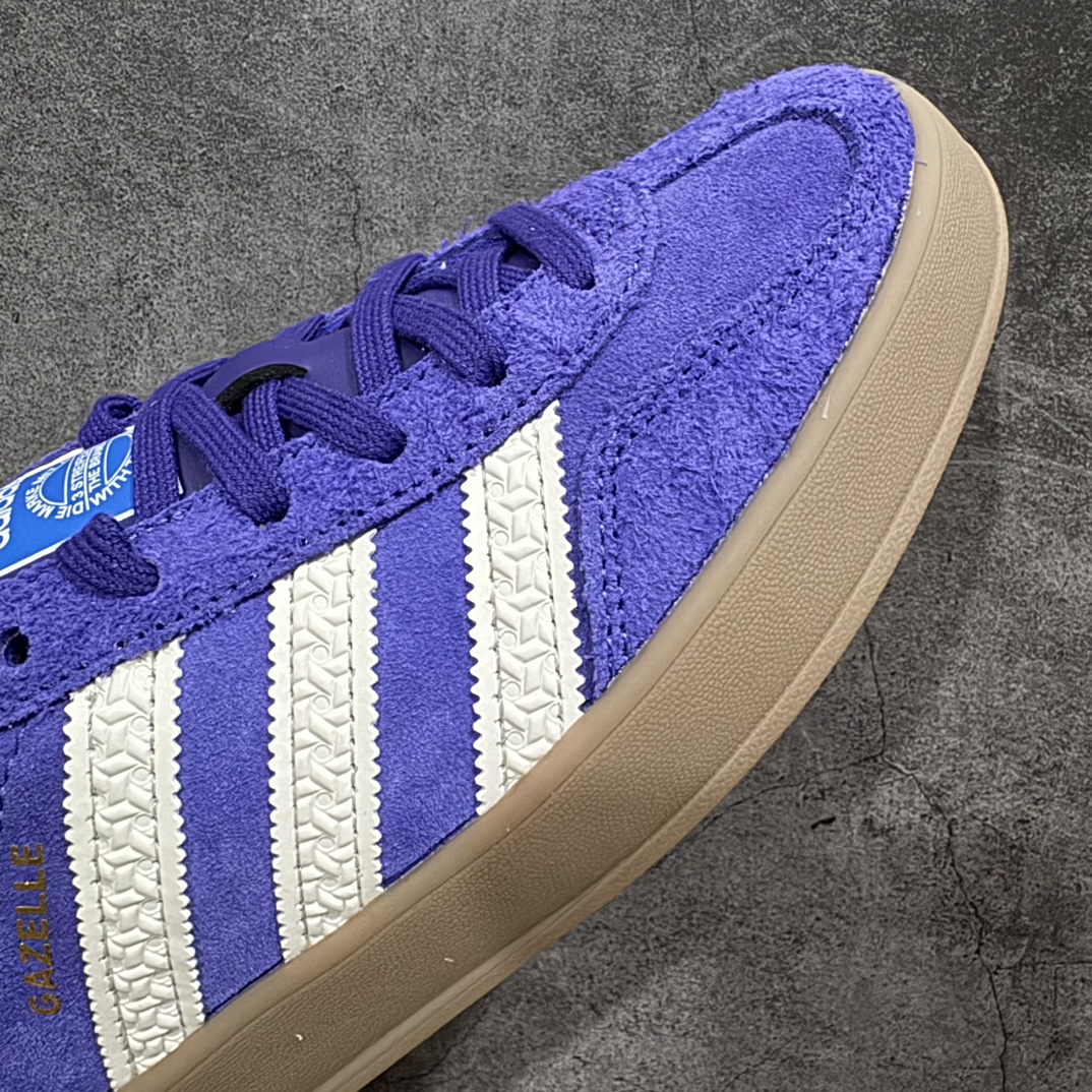 图片[6]-【纯原版】Adidas Originals Gazelle Indoor  防滑低帮T头德训鞋 GZ复古系列 紫白色IF1806nn最强版出货💪🏻正确猪八材料 毛绒感质感都特别强 非普通版本n市场最高版本完美还原zp细节，注意区别市场任何版本，完全不是一路货色‼️n全鞋原材料打造，无任何色差，正确鞋型，后跟港宝材料定型，正确微透生胶大底，反口内里头层细腻小牛皮，纸板中底 鞋垫背胶，侧面正确烫金压印字母，所有细节完美还原‼️ 尺码：35 36 36.5 37 38 38.5 39 40 40.5 41 42 42.5 43 44 44.5 45 编码：NM250270-鞋库