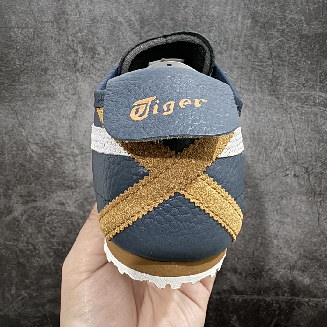 图片[4]-【纯原头层版】Asics Onitsuka Tiger MEXICO 66 亚瑟士鬼冢虎复古经典板鞋n市场王者选手 海外订单工厂出品目前全市场最好的品质没有之一n纯原小羊皮材料 质感柔软度满分n长期生产补货永不断码 超成熟稳定的做工品控 原装全套纸板楦头开发 原汁原味 完美呈现版型私模正确鞋底咬花纹路 一比一鞋头弧度高度鞋身弧度绝不口嗨 细节品控鞋型随意秒杀市面原档咬花纹路私模大底 一个单元有六个三角形总体形拼接呈现花瓣状 官方四联吊牌原装Ortholite轻量化鞋垫 原盒原配 质保卡 说明书 钢印防尘纸 纸板中底带钢印 乳胶组合鞋垫 支持全方位的对比专柜产品从款式颜色造型上体现出追求舒适和细节的完美 鞋类更是推崇手工制作的严谨与完美 融舒适性与可穿性的设计风格 注重细节的完美和别致魅力 既保持稳重 又不失轻松的时尚感  尺码：36 37 37.5 38 39 39.5 40 40.5 41.5 42 42.5 43.5 44 45 编码：NM235260-鞋库