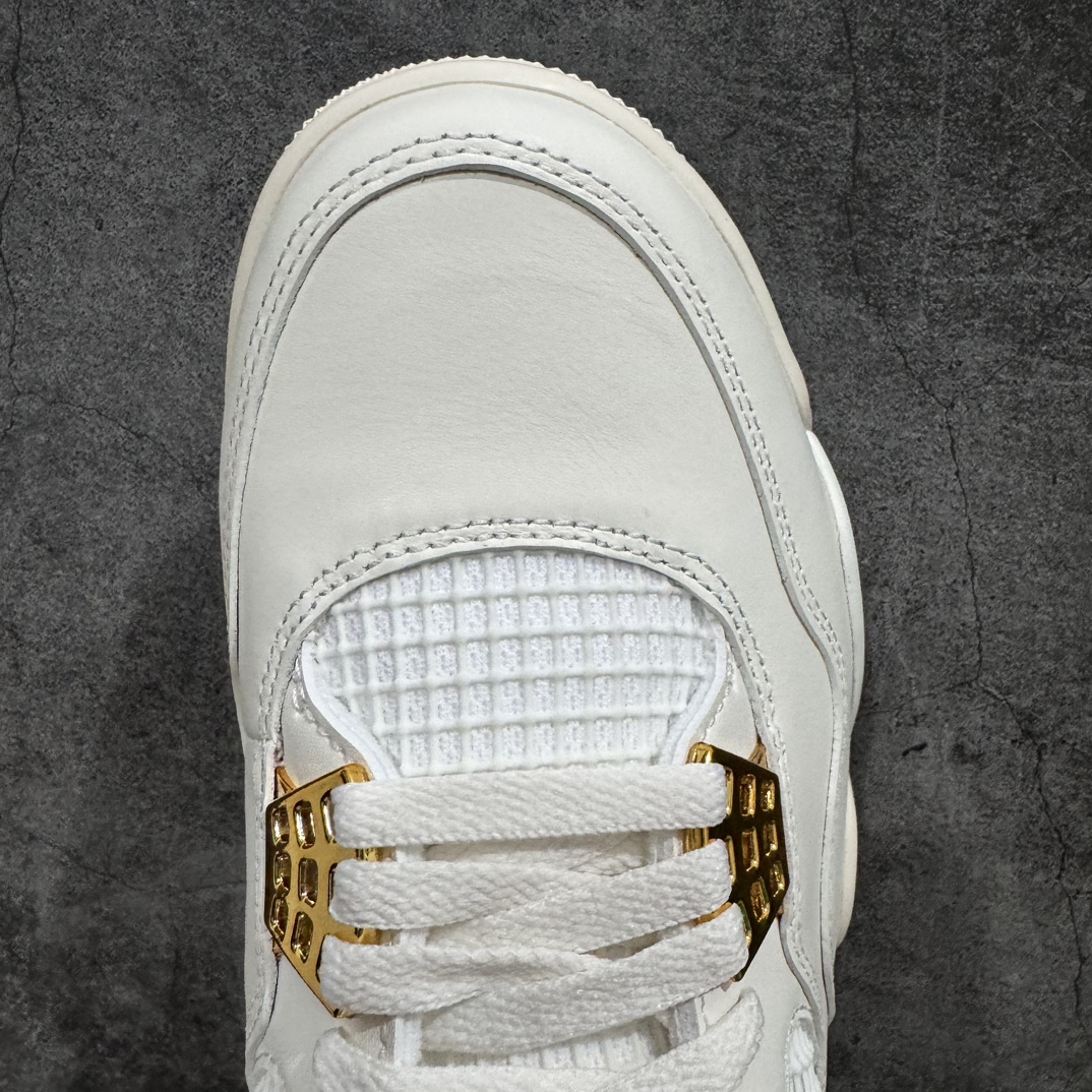 图片[5]-【老DT版】Air Jordan 4 “Metallic Gold”AJ4米白金扣 金属白 AQ9129-170nn老牌AJ大厂出品 原纸板楦头开发原厂特供皮料加持 确保原汁原味 完美呈现四代版型n一比一鞋头弧度高度鞋身弧度 数据细节工艺流程均保持原鞋一致n皮料切割菱角分明 不变形无多余毛边 柔软性质感一致于原鞋原厂织唛标 原厂飞人电绣工艺 后跟定型进口港宝加持 自然饱满 全鞋荧光划线卡点 追求极致完美 每一双都是工艺品 多重QC质检 超越公司货的品控标准 实实在在的免检产品  尺码：40 40.5 41 42 42.5 43 44 44.5 45 46 47.5-莆田鞋批发中心