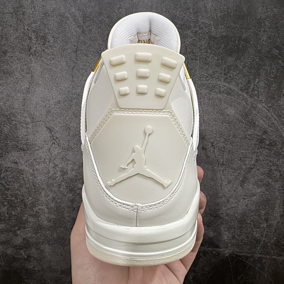 图片[4]-【老DT版】Air Jordan 4 “Metallic Gold”AJ4米白金扣 金属白 AQ9129-170nn老牌AJ大厂出品 原纸板楦头开发原厂特供皮料加持 确保原汁原味 完美呈现四代版型n一比一鞋头弧度高度鞋身弧度 数据细节工艺流程均保持原鞋一致n皮料切割菱角分明 不变形无多余毛边 柔软性质感一致于原鞋原厂织唛标 原厂飞人电绣工艺 后跟定型进口港宝加持 自然饱满 全鞋荧光划线卡点 追求极致完美 每一双都是工艺品 多重QC质检 超越公司货的品控标准 实实在在的免检产品  尺码：40 40.5 41 42 42.5 43 44 44.5 45 46 47.5-莆田鞋批发中心