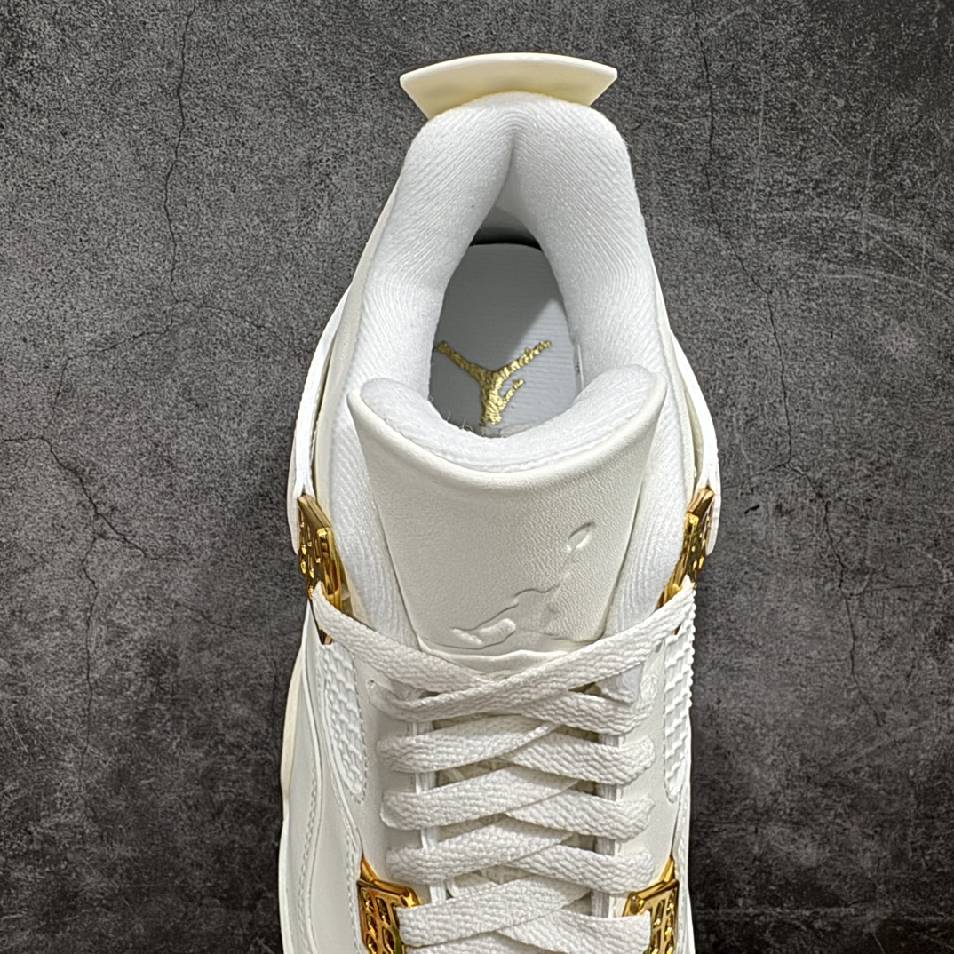 图片[8]-【老DT版】Air Jordan 4 “Metallic Gold”AJ4米白金扣 金属白 AQ9129-170nn老牌AJ大厂出品 原纸板楦头开发原厂特供皮料加持 确保原汁原味 完美呈现四代版型n一比一鞋头弧度高度鞋身弧度 数据细节工艺流程均保持原鞋一致n皮料切割菱角分明 不变形无多余毛边 柔软性质感一致于原鞋原厂织唛标 原厂飞人电绣工艺 后跟定型进口港宝加持 自然饱满 全鞋荧光划线卡点 追求极致完美 每一双都是工艺品 多重QC质检 超越公司货的品控标准 实实在在的免检产品  尺码：40 40.5 41 42 42.5 43 44 44.5 45 46 47.5-莆田鞋批发中心