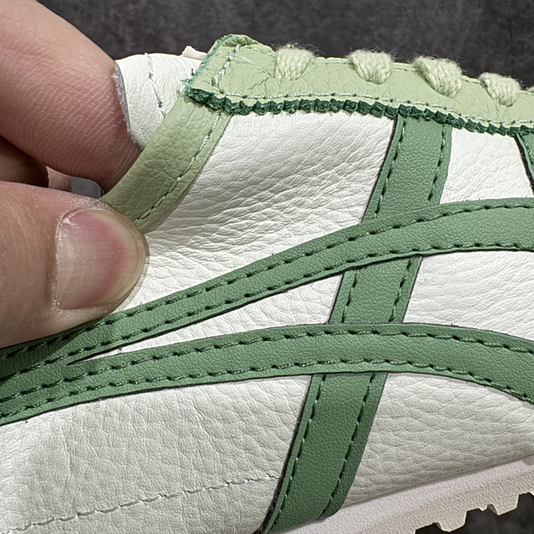 图片[3]-【纯原头层版】Asics Onitsuka Tiger MEXICO 66 亚瑟士鬼冢虎复古经典板鞋n市场王者选手 海外订单工厂出品目前全市场最好的品质没有之一n纯原小羊皮材料 质感柔软度满分n长期生产补货永不断码 超成熟稳定的做工品控 原装全套纸板楦头开发 原汁原味 完美呈现版型私模正确鞋底咬花纹路 一比一鞋头弧度高度鞋身弧度绝不口嗨 细节品控鞋型随意秒杀市面原档咬花纹路私模大底 一个单元有六个三角形总体形拼接呈现花瓣状 官方四联吊牌原装Ortholite轻量化鞋垫 原盒原配 质保卡 说明书 钢印防尘纸 纸板中底带钢印 乳胶组合鞋垫 支持全方位的对比专柜产品从款式颜色造型上体现出追求舒适和细节的完美 鞋类更是推崇手工制作的严谨与完美 融舒适性与可穿性的设计风格 注重细节的完美和别致魅力 既保持稳重 又不失轻松的时尚感  尺码：36 37 37.5 38 39 39.5 40 40.5 41.5 42 42.5 43.5 44 45 编码：NM235260-鞋库