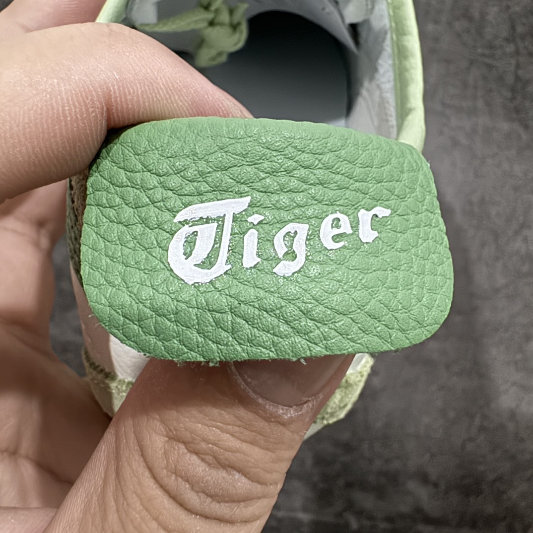 图片[2]-【纯原头层版】Asics Onitsuka Tiger MEXICO 66 亚瑟士鬼冢虎复古经典板鞋n市场王者选手 海外订单工厂出品目前全市场最好的品质没有之一n纯原小羊皮材料 质感柔软度满分n长期生产补货永不断码 超成熟稳定的做工品控 原装全套纸板楦头开发 原汁原味 完美呈现版型私模正确鞋底咬花纹路 一比一鞋头弧度高度鞋身弧度绝不口嗨 细节品控鞋型随意秒杀市面原档咬花纹路私模大底 一个单元有六个三角形总体形拼接呈现花瓣状 官方四联吊牌原装Ortholite轻量化鞋垫 原盒原配 质保卡 说明书 钢印防尘纸 纸板中底带钢印 乳胶组合鞋垫 支持全方位的对比专柜产品从款式颜色造型上体现出追求舒适和细节的完美 鞋类更是推崇手工制作的严谨与完美 融舒适性与可穿性的设计风格 注重细节的完美和别致魅力 既保持稳重 又不失轻松的时尚感  尺码：36 37 37.5 38 39 39.5 40 40.5 41.5 42 42.5 43.5 44 45 编码：NM235260-鞋库