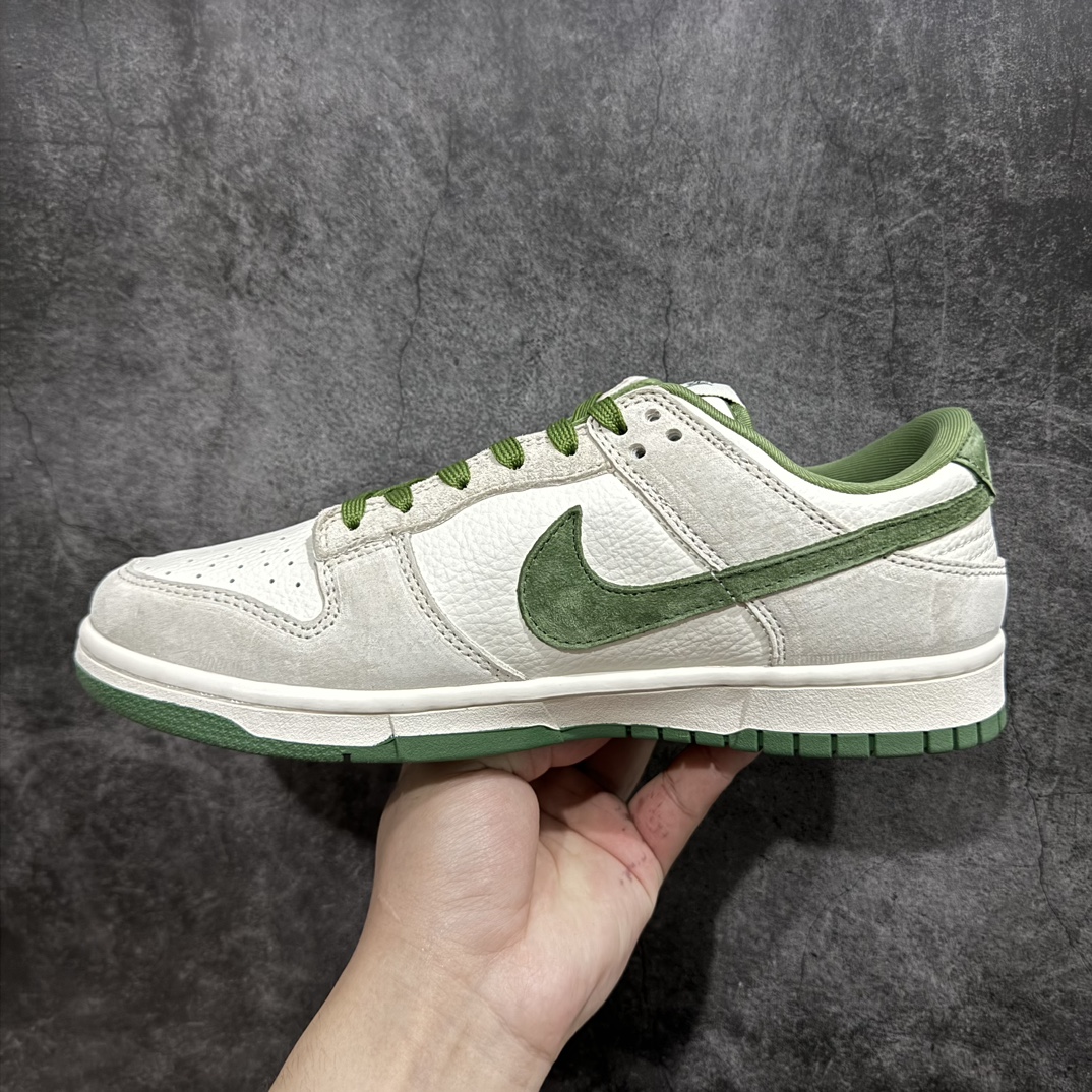 300 【定制版】Stussy x Nk SB Dunk Low 斯图西联名-米绿猪八 周年高端定制 低帮休闲板鞋 DQ1098-340