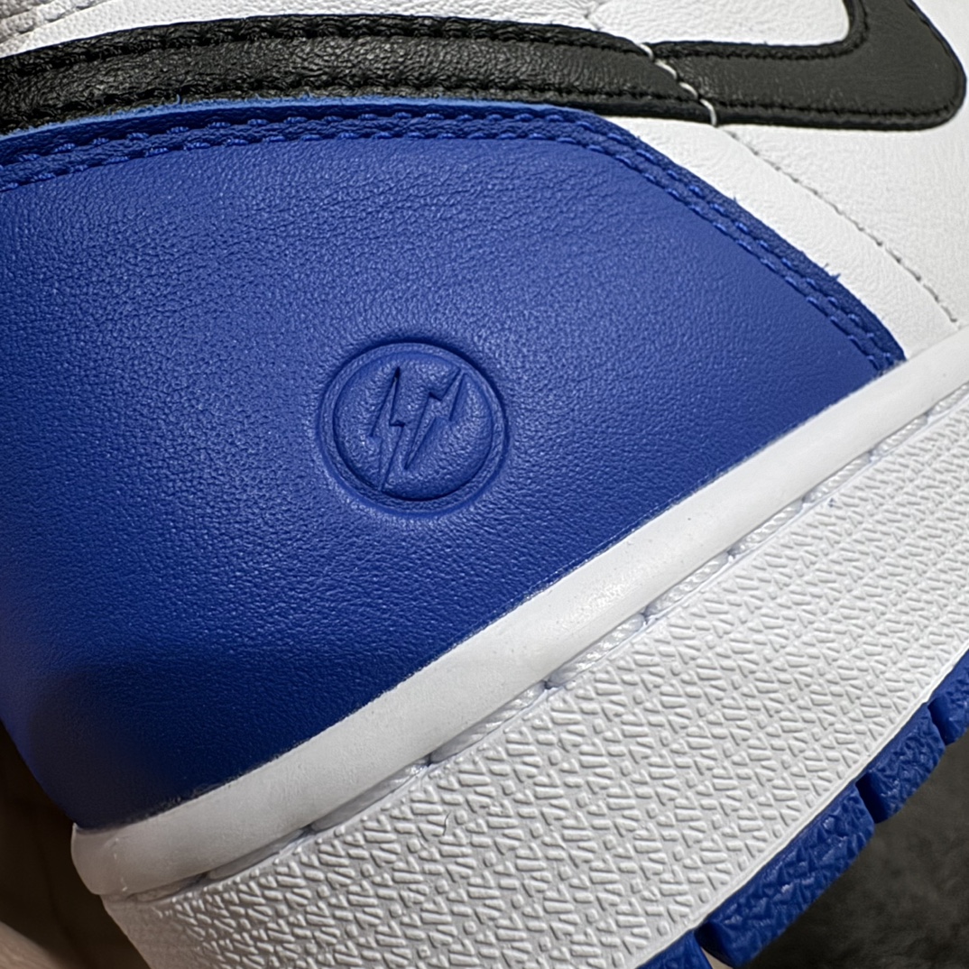 图片[3]-【Ljr版】 Fragment Design x Air Jordan AJ1 Retro High 藤原浩联名大闪电 716371-040n全新改良批次 圈内最强倒钩系列 恪守真诚 承诺混一赔十 高端零售裸鞋圈特供批次 SZ原厂全套原楦原纸板冲刀磨具开发 原厂皮料加持 原厂港宝加持定型后跟R度完美 同源原厂电绣 飞翼针数密度立体效果一致 百分百一致原鞋 原厂拉帮工艺 针距密度一致 后跟弧度收口自然不对折 极致一眼正品既视感 进口玻璃冲刀皮料裁剪零毛边 全鞋电脑针车工艺 品控清洁度最高QC检验标准 免检产品 原厂订购鞋盒、鞋标、防尘纸、鞋撑、鞋带 追求极致的原厂味道 SIZE：40.5 41 42 42.5 43 44 44.5 45 46 47.5 48.5 编码：LJR540570-鞋库