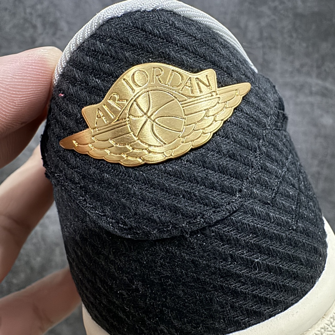 图片[3]-【H12版本】Trophy Room x Jordan 1 Low OG \”Away\” 黑红 裸鞋圈硬通货 第一批已作原鞋销售 批发都得1xxx起步 所有材料均同步原厂采购 鞋身材料采用原厂丝绸面料材质 市面皮料质感达不到公司货效果 原厂后跟定型效果 原厂金属飞翼Logo效果完美  原厂织唛标 原档案大底 原厂鞋盒包装档案 全网唯一私模 最大尺码达到48.5码 首批配合可大几率过验 无需拼图货号：FN0432-100  尺码 40 40.5 41 42 42.5 43 44 44.5 45 46 47.5 48.5（45-48.5 一周出） 编码：Z630650-鞋库