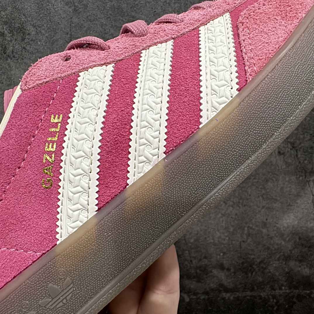 图片[4]-【渠道版】Adidas Originals Gazelle Indoor  防滑低帮T头德训鞋 GZ复古系列 白粉红 草莓熊 IF1809n渠道版外贸纯原品质出货💪🏻n正确猪八材料 毛绒感质感都特别强 非普通版本n市场最高版本完美还原zp细节，注意区别市场任何版本，完全不是一路货色‼️n全鞋原材料打造，无任何色差，正确鞋型，后跟港宝材料定型，正确微透生胶大底，反口内里头层细腻小牛皮，纸板中底 鞋垫背胶，侧面正确烫金压印字母，所有细节完美还原‼️ 尺码：35 36 36.5 37 38 38.5 39 40 40.5 41 42 42.5 43 44 44.5 45 编码：T1260280-鞋库