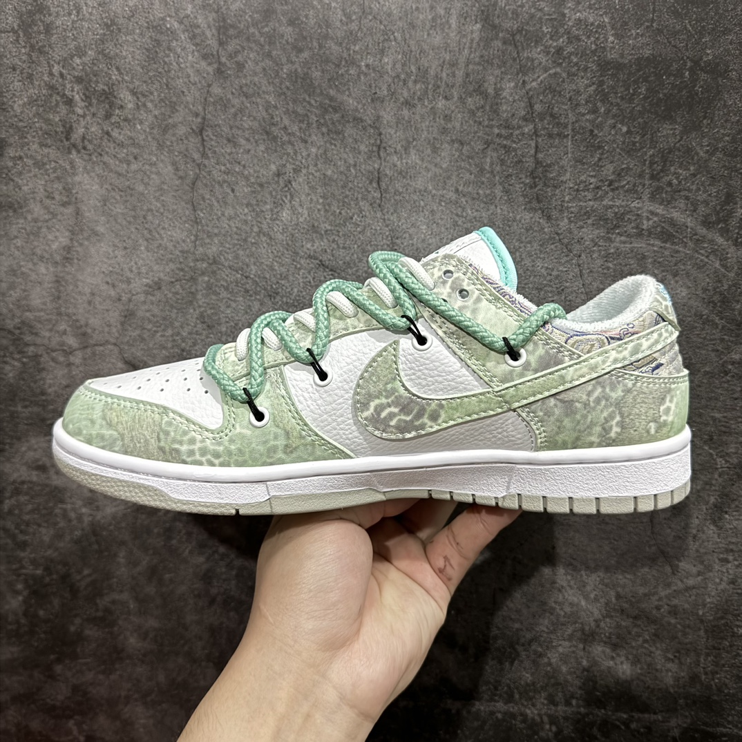 图片[2]-【定制版】创意定制配色,2024中国CNY龙年新鞋！耐克Nike SB Dunk Low Retro Lot\”Year of the Dragon\”扣篮系列低帮休闲运动滑板板鞋“白青三太子敖丙绑绳”SJ2068-229nn男女鞋真标半码制n全新2021版更新数据窄楦翘头版型n采用软质荔枝纹牛剖革鞋面材质n大厂水平严控清洁度#缜密拉帮中底布n鞋垫嵌EVA缓震物料及背胶#全新窄版翘头耐磨橡胶大底 尺码：36 36.5 37.5 38 38.5 39 40 40.5 41 42 42.5 43 44 44.5 45 编码：HXS340360-鞋库