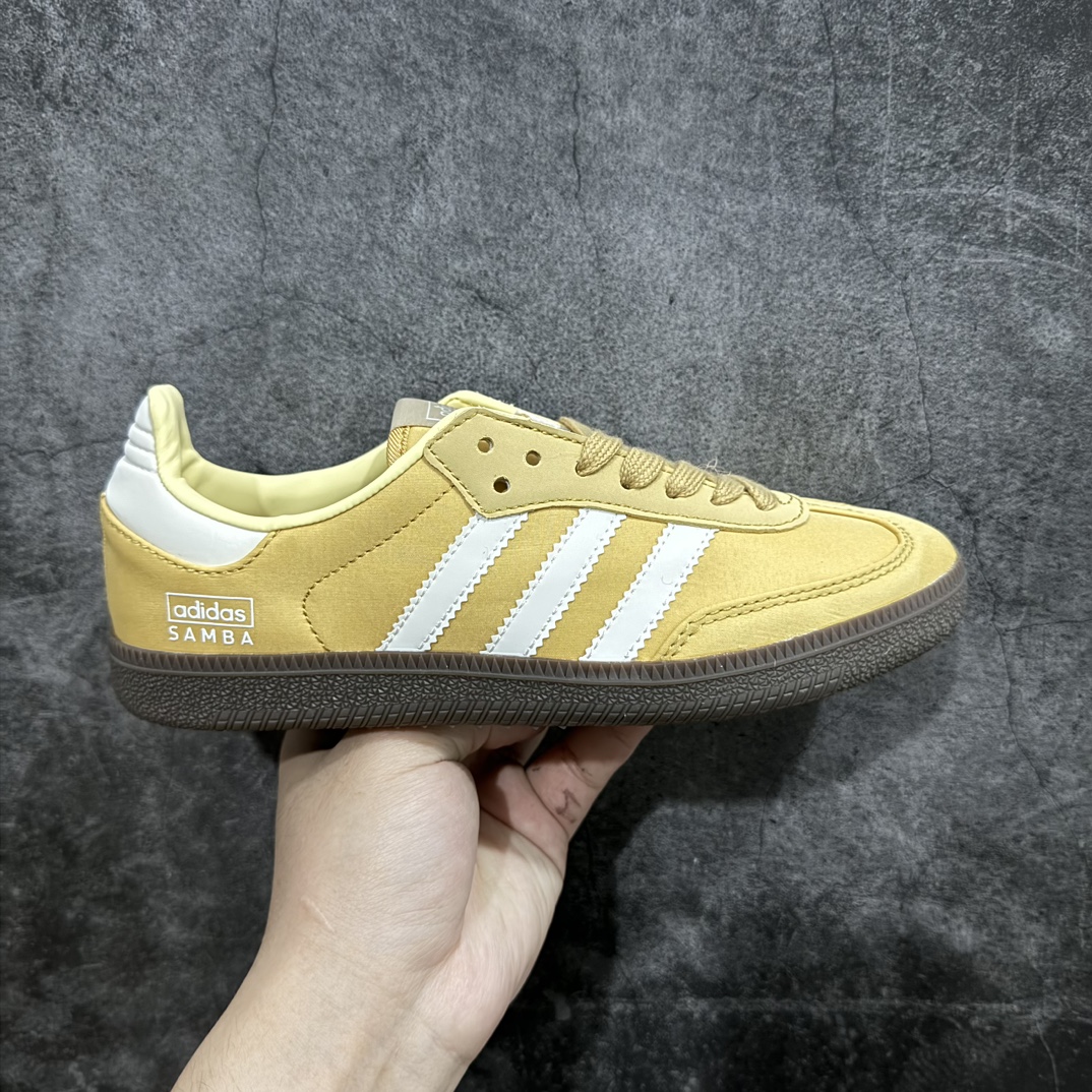 【公司级】Adidas Samba OGn复古桑巴板鞋 纯原大厂出品n这款桑巴鞋展示了高质量的工艺带有装饰的超锁缝制和无缝的手感 柔软、柔软的皮革造型和标志性的3条纹完成了精致的外观 正规合身鞋带 鞋面上有绒面鞋垫 橡胶鞋底 享受正畸套筒软感 自50年代首次亮相以来就一直在赢得粉丝的青睐官方货号: IG6170nSIZE：35 36 36.5 37.5 38 38.5 39 40 40.5 41 42 42.5 43 44 45 编码：LDS240250-鞋库