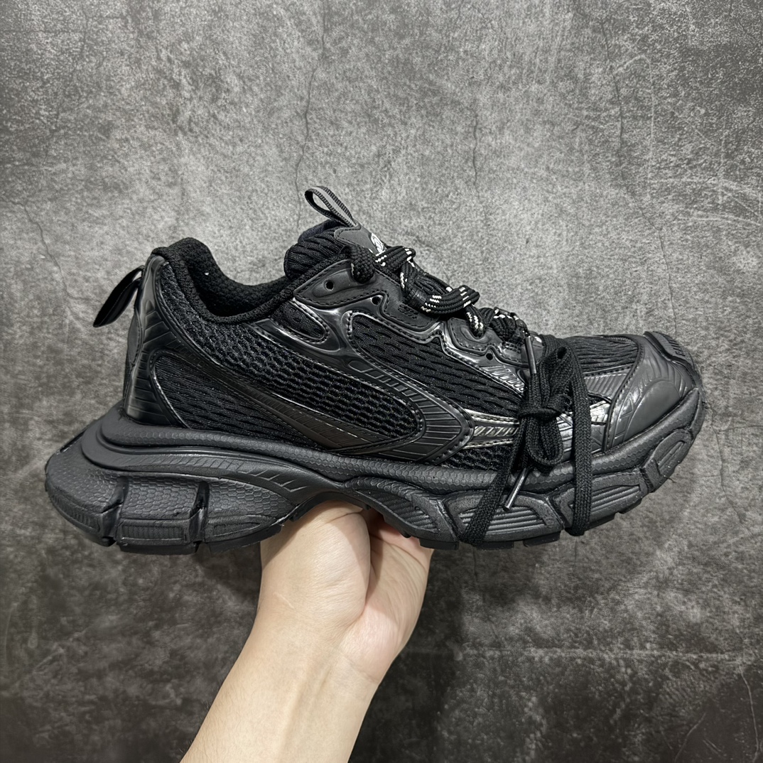 【总裁版】BALENCIAGA 3XL Sneakers 巴黎世家十代网布系带低帮走秀复古老爹鞋 纯黑 全套原纸板楦头开发 最原汁原味的灵魂版型全鞋荧光划线卡点 胶水把控整洁度追求极致完美每一双都是工艺品 多重QC质检 超越公司货的品控标准实实在在的免检产品 原盒原配 正确字体电绣 粗细、位置、大小正确 侧边TPU 透气孔匹配意产原版 正确分离大底 TPU软底 原版一致大底LOGO 立体感十足 原厂皮料水洗做旧 采购原厂网纱 不含皮革 网布材料和聚氨酯 磨损效果 鞋头边缘和后帮 Balenciaga 徽标 鞋面和后跟凸印尺码 鞋舌 3XL 橡胶品牌标识和反光细节 正常尺码  尺码：35-46 编码：NM500530-鞋库