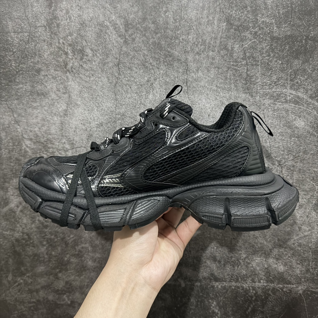 图片[2]-【总裁版】BALENCIAGA 3XL Sneakers 巴黎世家十代网布系带低帮走秀复古老爹鞋 纯黑 全套原纸板楦头开发 最原汁原味的灵魂版型全鞋荧光划线卡点 胶水把控整洁度追求极致完美每一双都是工艺品 多重QC质检 超越公司货的品控标准实实在在的免检产品 原盒原配 正确字体电绣 粗细、位置、大小正确 侧边TPU 透气孔匹配意产原版 正确分离大底 TPU软底 原版一致大底LOGO 立体感十足 原厂皮料水洗做旧 采购原厂网纱 不含皮革 网布材料和聚氨酯 磨损效果 鞋头边缘和后帮 Balenciaga 徽标 鞋面和后跟凸印尺码 鞋舌 3XL 橡胶品牌标识和反光细节 正常尺码  尺码：35-46 编码：NM500530-鞋库