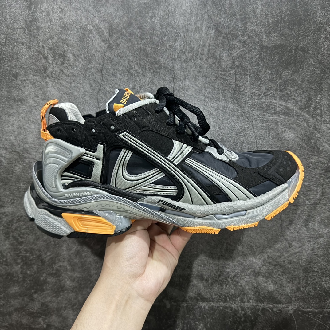 【XA版本】Balenciaga Runer 巴黎世家7.5代 破坏风 手工做旧款复古老爹鞋 黑橙布面做旧nn全新版本出货 核心配合工厂优势供应市场最优品质 鞋型细节做旧等都好于市场版本n不但比市场货好 而且比市场货便宜💪🏻n原厂点胶工艺同步原鞋 区别市面所有版本n非市面所有固定TPU，原厂订制胶棒 一切细节高端还原  ，欢迎挑刺💪🏻 尺码：35-46 编码：DF490520-鞋库