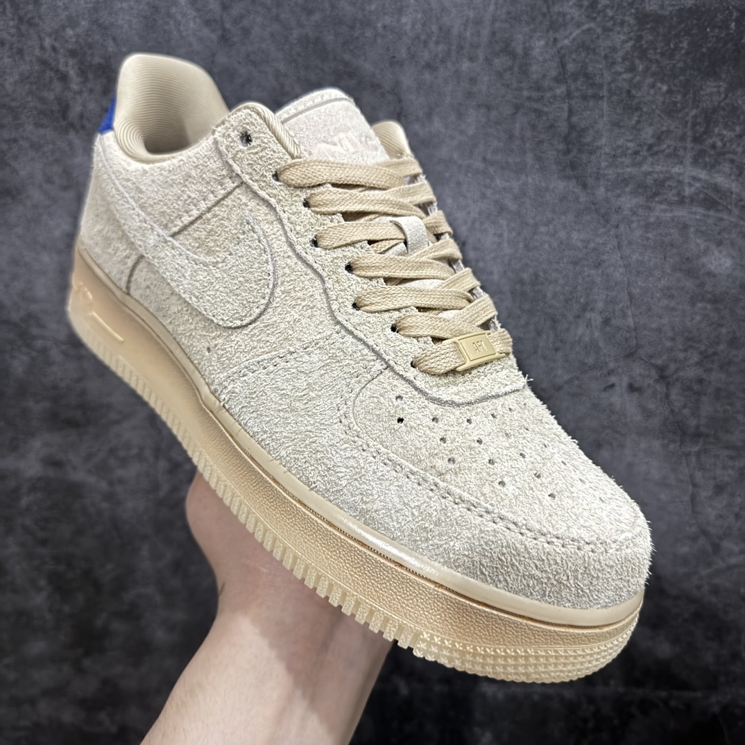 图片[3]-【纯原HY】浅色小麦配色，耐克Nike Air Force 1\’07 Low\”Grain Deep Royal Blue Polar\”空军一号经典低帮百搭休闲运动板鞋“麂皮小麦米色皇家蓝尾”FN7202-224nn升级HY版n男女鞋真标半码制n升级原楦原纸版数据开发版型n采用固色翻毛皮鞋面材质n内置全掌Air Sole气垫#外置全新开发隔色耐磨橡胶大底nn近日，一款质感满满的女神鞋款官图发布，那就是Nike Air Force 1 Low WMNS “Grain”！这款鞋子整体呈现浅色小麦既视感，相对于传统小麦色AF1，这款鞋子更适合夏日穿搭，米黄色长绒的鞋面材质也提升了整体质感。 尺码：36 36.5 37.5 38 38.5 39 40 40.5 41 42 42.5 43 44 44.5 45 编码：LF270280-鞋库