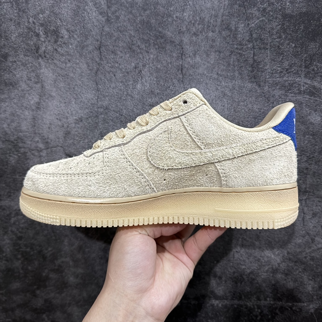 图片[2]-【纯原HY】浅色小麦配色，耐克Nike Air Force 1\’07 Low\”Grain Deep Royal Blue Polar\”空军一号经典低帮百搭休闲运动板鞋“麂皮小麦米色皇家蓝尾”FN7202-224nn升级HY版n男女鞋真标半码制n升级原楦原纸版数据开发版型n采用固色翻毛皮鞋面材质n内置全掌Air Sole气垫#外置全新开发隔色耐磨橡胶大底nn近日，一款质感满满的女神鞋款官图发布，那就是Nike Air Force 1 Low WMNS “Grain”！这款鞋子整体呈现浅色小麦既视感，相对于传统小麦色AF1，这款鞋子更适合夏日穿搭，米黄色长绒的鞋面材质也提升了整体质感。 尺码：36 36.5 37.5 38 38.5 39 40 40.5 41 42 42.5 43 44 44.5 45 编码：LF270280-鞋库