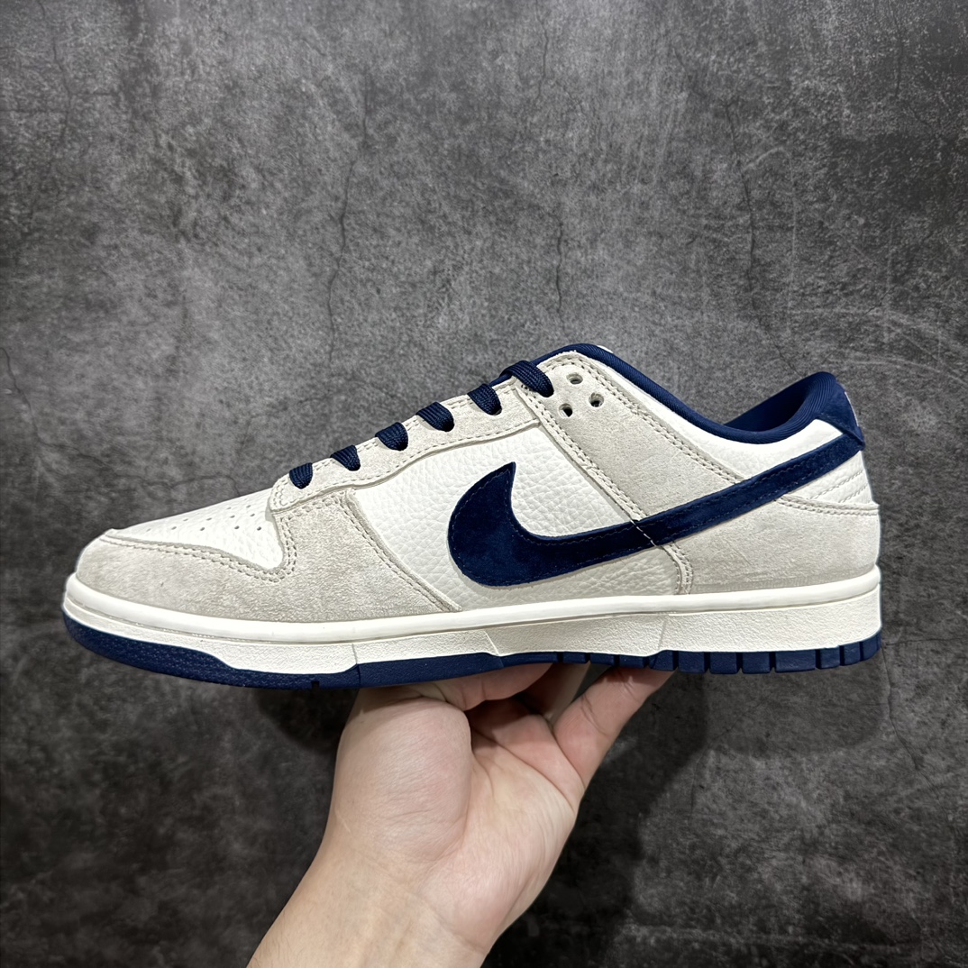 图片[2]-【定制版】Stussy x Nk SB Dunk Low 斯图西联名-米蓝猪八 周年高端定制 低帮休闲板鞋 DQ1098-339n#Stussy是源于美国的潮流品牌，音译为斯图西，融入当季流行元素，展示出原汁原味的美式街头风格，称得上是美国大学生中最受欢迎的潮牌。头层牛皮与进口猪八革的第一次搭配，上等的面料加上工匠级的缝纫，设计风格比较街头嘻哈（附带斯图西S钛合金挂饰一枚） 尺码：36 36.5 37.5 38 38.5 39 40 40.5 41 42 42.5 43 44 44.5 45  编码：HXS340360-鞋库