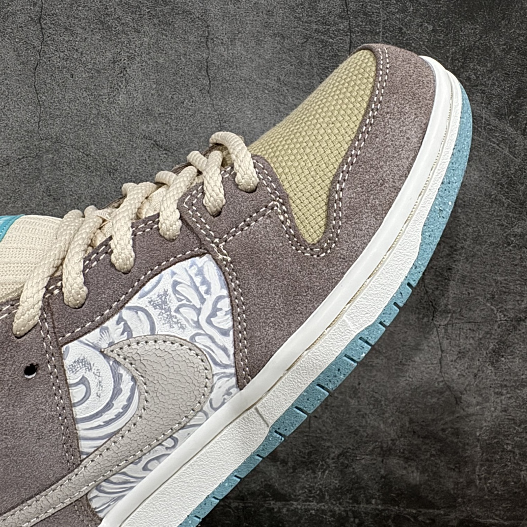 图片[6]-【Top纯原】NK SB Dunk Low \”Big Money Savings\” 棕灰 货号：FZ3129-200n该鞋款整体以大地色为主色调，鞋面采用帆布、麂皮、织物等多种材质拼接打造，营造出\”What The\”氛围。质感方面绝对没得说！鞋身中部采用银色呈现，并带有特殊的花卉纹路细节，营造出奢华的氛围。Swoosh似乎也采用了\”裂纹\”工艺打造。鞋带部分采用了特殊的麻质编织工艺设计，为鞋款带来一丝粗犷的感觉，鞋舌标签部分则以蒂芙尼蓝色点缀。鞋舌内侧还带有特殊的促销购物小票，上面印有\”BIG MONEY SAVINGS\”（大减价）等字样，与鞋款主题相呼应。nSIZE：36 36.5 37.5 38 38.5 39 40 40.5 41 42 42.5 43 44 44.5 45 46 47.5 编码：X10370400-鞋库