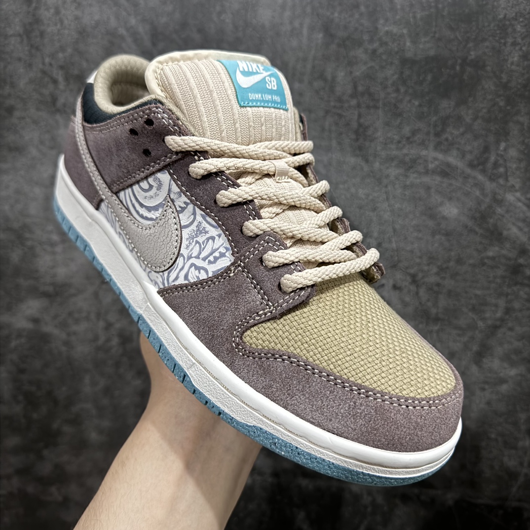 图片[3]-【Top纯原】NK SB Dunk Low \”Big Money Savings\” 棕灰 货号：FZ3129-200n该鞋款整体以大地色为主色调，鞋面采用帆布、麂皮、织物等多种材质拼接打造，营造出\”What The\”氛围。质感方面绝对没得说！鞋身中部采用银色呈现，并带有特殊的花卉纹路细节，营造出奢华的氛围。Swoosh似乎也采用了\”裂纹\”工艺打造。鞋带部分采用了特殊的麻质编织工艺设计，为鞋款带来一丝粗犷的感觉，鞋舌标签部分则以蒂芙尼蓝色点缀。鞋舌内侧还带有特殊的促销购物小票，上面印有\”BIG MONEY SAVINGS\”（大减价）等字样，与鞋款主题相呼应。nSIZE：36 36.5 37.5 38 38.5 39 40 40.5 41 42 42.5 43 44 44.5 45 46 47.5 编码：X10370400-鞋库