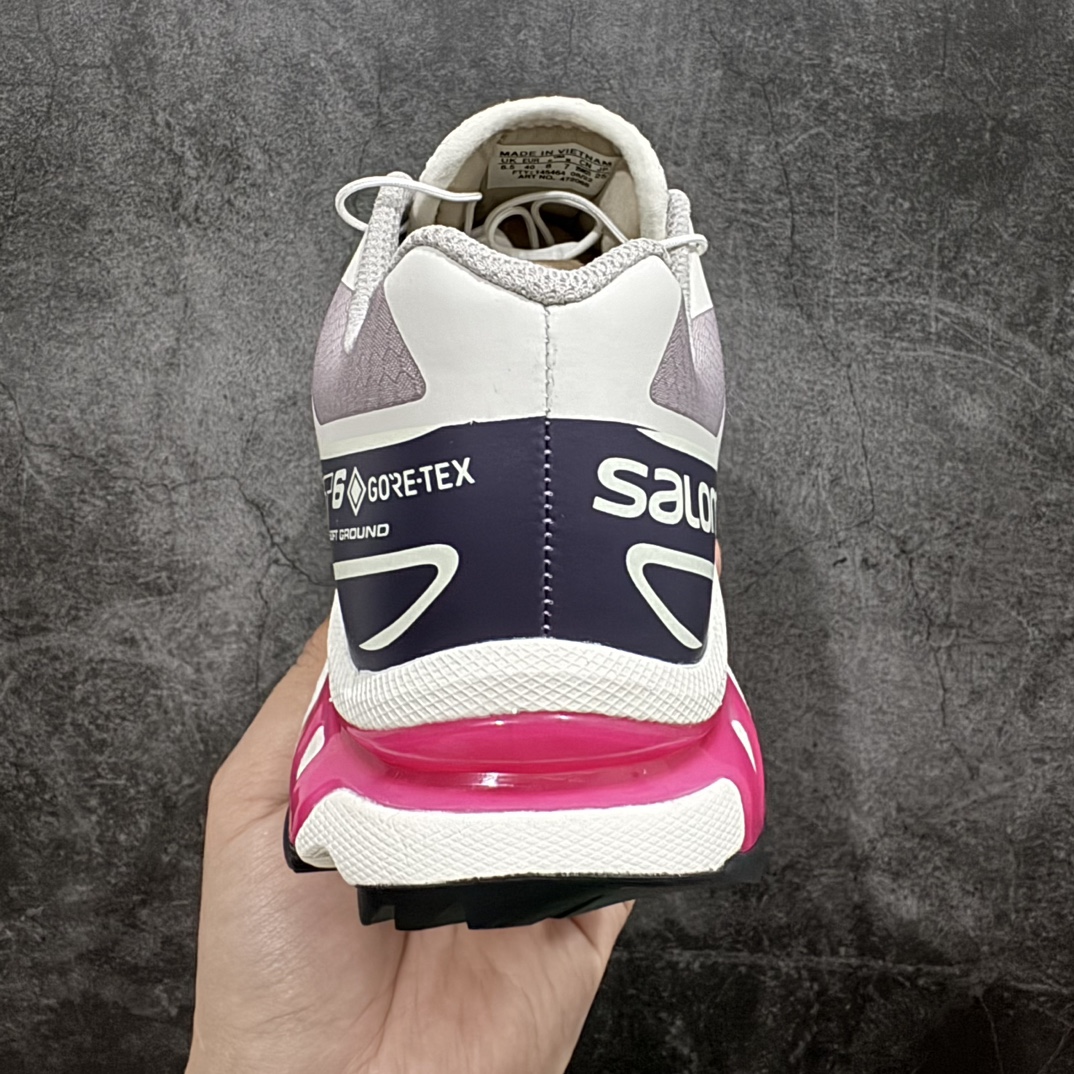 图片[4]-【绿X版】Kith x Salomon XT-6 Gore-Tex防水款n萨洛蒙复古潮流户外机能登山跑鞋 粉紫色n纯原外贸平台特供订单耗时半年巨作 全套原纸板楦头开发原厂特供网布配套加持 确保原汁原味n完美呈现版型 原档数据独家私模五层组合大底男女鞋同步官方开发至46.5原装Ortholite轻量化鞋垫 中底布带钢印编号原厂TPU锁扣 进口港宝加持后跟自然饱满 还原公司包裹性鞋面以“锯齿”状的包裹系统呈现在基色底之下加入了各种色点缀将公司的最新技术和时尚前卫的造型融入耐用的长跑款式中鞋面由 TPU 薄膜制成 并焊接在高耐磨网眼上 使其既时尚又坚固 由 ACS底盘支撑 可增强稳定性和支撑力 以及由橡胶凸耳 Contragrip外底覆盖的 EVA 缓冲中底 旨在应对崎岖的地形 鞋舌上的彩色Salomon 标签、Quicklace 系统以及鞋头、鞋舌和鞋跟上的附加品牌使细节更加完美 让穿着者可以轻松驾驭户外与通勤下的任何运动生活场景 无缝鞋身户外随意纵横 颜值与脚感兼备 出街通勤 绝对非常吸睛 你值得拥有 尺码：36 36.5 37.5 38 38.5 39 40 40.5 41 42 42.5 43 44 44.5 45 46 46.5 编码：SLM380400-鞋库