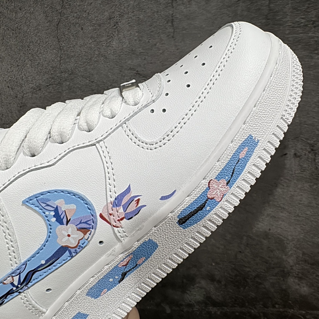 图片[6]-【公司级_国风定制✨Nk Air Force 1\’07 Low 🌸 “寻春樱花”🌸空军一号低帮休闲板鞋n 货号：DD8959-100n白色皮面搭配蓝色 图案选用春季樱花 诗云：“小园新种红樱树，闲绕花枝便当游。” 尺码：36 36.5 37.5 38 38.5 39 40 40.5 41 42 42.5 43 44 44.5 45 编码：HXS290300-鞋库