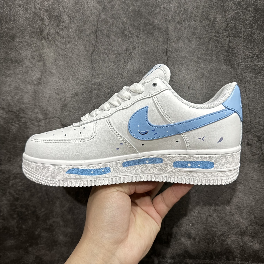 图片[2]-【公司级_国风定制✨Nk Air Force 1\’07 Low 🌸 “寻春樱花”🌸空军一号低帮休闲板鞋n 货号：DD8959-100n白色皮面搭配蓝色 图案选用春季樱花 诗云：“小园新种红樱树，闲绕花枝便当游。” 尺码：36 36.5 37.5 38 38.5 39 40 40.5 41 42 42.5 43 44 44.5 45 编码：HXS290300-鞋库