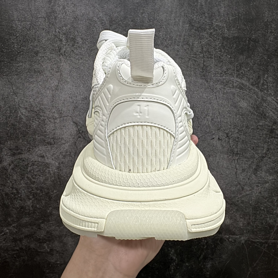 图片[4]-【XA版纯原】BALENCIAGA 3XL Sneakers 巴黎世家十代网布系带低帮走秀复古老爹鞋  白夜光n 全套原纸板楦头开发 最原汁原味的灵魂版型全鞋荧光划线卡点 胶水把控整洁度追求极致完美 每一双都是工艺品 多重QC质检 超越公司货的品控标准 实实在在的免检产品 原盒原配 正确字体电绣 粗细、位置、大小正确 侧边TPU 透气孔匹配意产原版 正确分离大底 TPU软底 原版一致大底LOGO 立体感十足 原厂皮料水洗做旧 采购原厂网纱 不含皮革 网布材料和聚氨酯 磨损效果 鞋头边缘和后帮 Balenciaga 徽标 鞋面和后跟凸印尺码 鞋舌 3XL 橡胶品牌标识和反光细节 鞋帮拉袢和鞋舌拉祥 配反光细节 备用鞋带在鞋履前侧 可在穿着前取下 便于不同造型搭配 正常尺码 尺码：35 36 37 38 39 40 41 42 43 44 45 46 编码：DF390410-莆田鞋批发中心