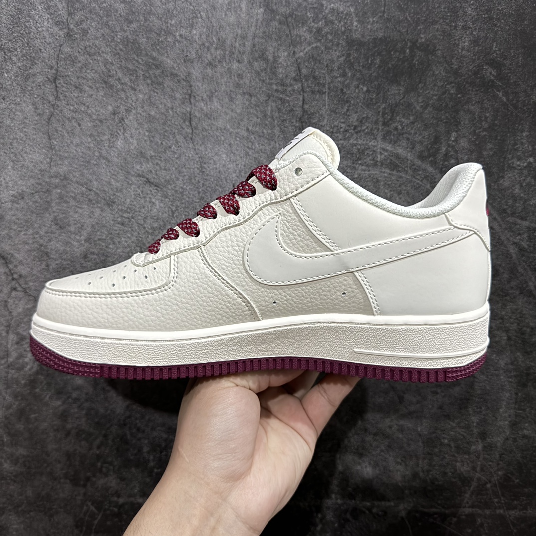 图片[2]-【公司级】Nk Air Force 1\’07 Low \”NIKE\” 三勾系列 白酒红经典 空军一号低帮休闲板鞋 TV2306-258n3M反光 头成皮料 定制鞋盒 原楦原纸板 纯正版型 清洁度完美 内置全掌气垫 尺码：36 36.5 37.5 38 38.5 39 40 40.5 41 42 42.5 43 44 44.5 45  编码：HXS290300-鞋库