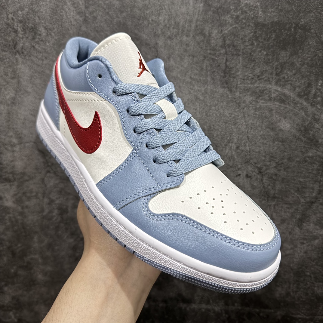 图片[3]-【DT纯原】Air Jordan AJ1 Low 蓝白 DC0774-164n市面中低帮最具代表性版本没有之一 口碑大厂出品 品控大底版型不断改良更新 全套原纸板楦头开发 确保原汁原味 完美呈现版型 完美零毛边处理 原厂内置全掌气垫 价格定位良心 平台专用代工流水线出品 一眼公司既视感 拿到手的一瞬间就与众不同 碾压市面所有版本 全部原鞋开发 每一个配色都会采购原鞋确认细节 打破市面看图做货无好货之说  尺码：40-46 编码：DT270280-鞋库