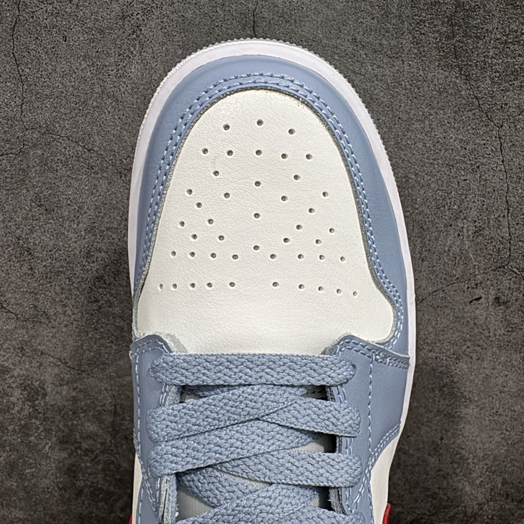 图片[5]-【DT纯原】Air Jordan AJ1 Low 蓝白 DC0774-164n市面中低帮最具代表性版本没有之一 口碑大厂出品 品控大底版型不断改良更新 全套原纸板楦头开发 确保原汁原味 完美呈现版型 完美零毛边处理 原厂内置全掌气垫 价格定位良心 平台专用代工流水线出品 一眼公司既视感 拿到手的一瞬间就与众不同 碾压市面所有版本 全部原鞋开发 每一个配色都会采购原鞋确认细节 打破市面看图做货无好货之说  尺码：40-46 编码：DT270280-鞋库