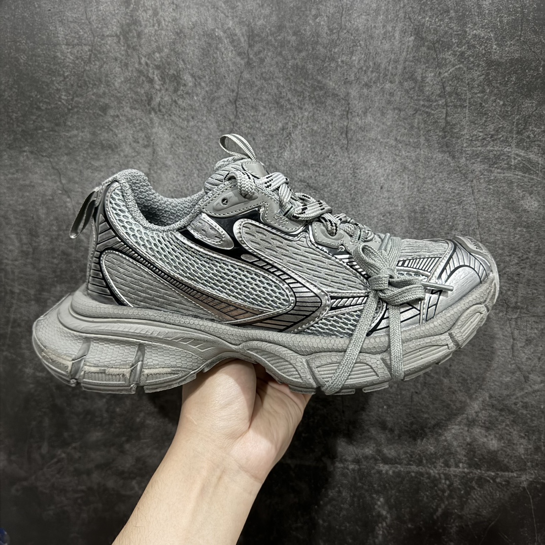 【总裁版】BALENCIAGA 3XL Sneakers 巴黎世家十代网布系带低帮走秀复古老爹鞋 灰色 全套原纸板楦头开发 最原汁原味的灵魂版型全鞋荧光划线卡点 胶水把控整洁度追求极致完美每一双都是工艺品 多重QC质检 超越公司货的品控标准实实在在的免检产品 原盒原配 正确字体电绣 粗细、位置、大小正确 侧边TPU 透气孔匹配意产原版 正确分离大底 TPU软底 原版一致大底LOGO 立体感十足 原厂皮料水洗做旧 采购原厂网纱 不含皮革 网布材料和聚氨酯 磨损效果 鞋头边缘和后帮 Balenciaga 徽标 鞋面和后跟凸印尺码 鞋舌 3XL 橡胶品牌标识和反光细节 正常尺码  尺码：35-46 编码：NM500530-鞋库