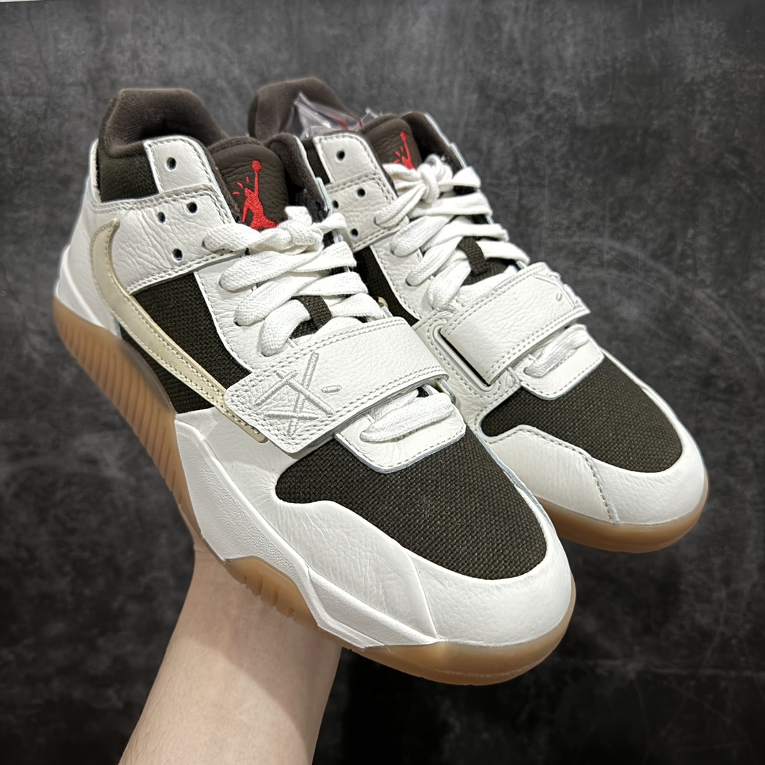 【PK纯原】Travis Scott x Jordan AJ Cut The Check TS倒钩联名魔术贴篮球鞋 FZ8117-101n注意默认配原盒盒子配套布袋不用加钱 退货丢失扣30元 原厂全套原楦原纸板冲刀磨具开发 原厂皮料加持 原厂港宝加持定型后跟R度完美 同源原厂电绣 鬼脸飞翼针数密度立体效果一致 百分百一致原鞋 原厂拉帮工艺 针距密度一致 后跟弧度收口自然不对折 极致一眼正品既视感 进口玻璃冲刀皮料裁剪零毛边 全鞋电脑针车工艺 品控清洁度最高QC检验标准 免检产品 原厂订购鞋盒、布袋、鞋标、防尘纸、鞋撑、鞋带 追求极致的原厂味道 配色方面采用白色为基础 搭配棕色框架呈现 完美还原了初代倒钩的配色设计 细节方面 标志性的反钩Swoosh采用米色点缀 鞋面还带有特殊的魔术贴细节 此外在鞋舌、后跟部分均带有Cactus Jack厂牌Logo 彰显鞋款特殊身份SIZE：36 36.5 37.5 38 38.5 39 40 40.5 41 42 42.5 43 44 44.5 45 46 47.5 编码：T1460480-鞋库