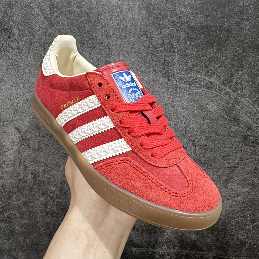 图片[3]-【正确版】AD Gazelle Indoor Trainers 红白n 羚羊内训系列低帮复古百搭休闲运动德训风板鞋 IF1808n90年代经典的复刻版！自60年代以足球训练鞋面世以来,Gazelle就以其经典设计席卷全球。1991年版本的复刻,再造经典Gazelle。采用皮革打造,搭配浊色细节,让这款经典更加简约。 尺码：36 36⅔ 37⅓ 38 38⅔ 39⅓ 40 40⅔ 41⅓ 42 42⅔ 43⅓ 44 45 编码：DZ230250-鞋库