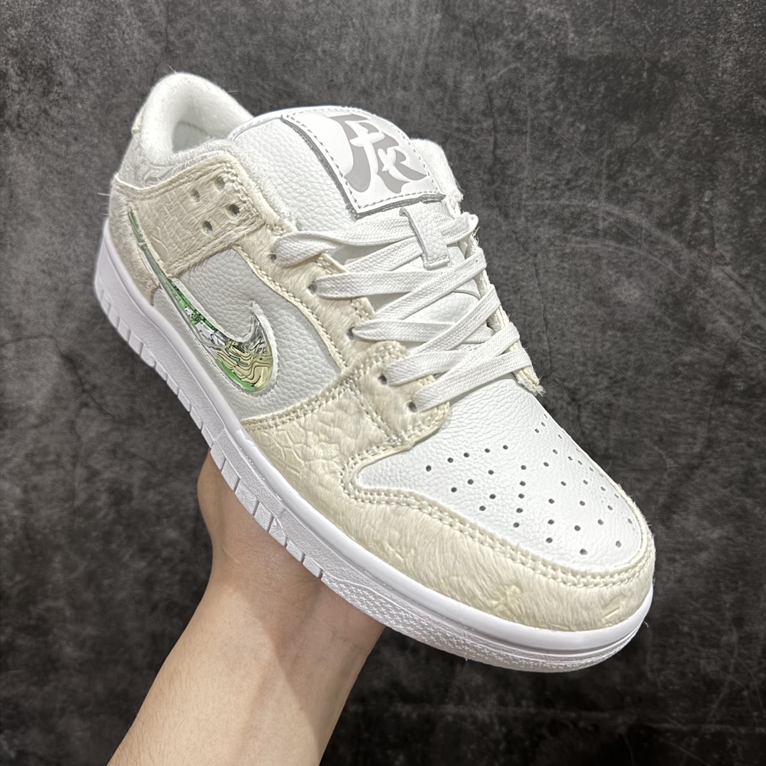 图片[3]-【双层礼盒版】2024中国CNY龙年新鞋！耐克Nike SB Dunk Low Retro\”Year of the Dragon\”扣篮系列低帮休闲运动滑板板鞋“米白三太子敖丙”DV0831-101nn男女鞋真标半码制(配置硬质大礼盒!!)n全新2021版更新数据窄楦翘头版型n采用软质牛剖革组合龙鳞纹仿棕毛革鞋面材质n缜密拉帮中底布 鞋垫嵌EVA缓震物料及背胶n全新窄版翘头耐磨橡胶大底❗️ 尺码：36 36.5 37.5 38 38.5 39 40 40.5 41 42 42.5 43 44 44.5 45 46 编码：MK360380-鞋库