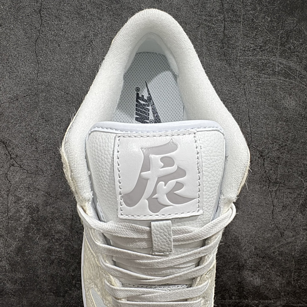 图片[8]-【双层礼盒版】2024中国CNY龙年新鞋！耐克Nike SB Dunk Low Retro\”Year of the Dragon\”扣篮系列低帮休闲运动滑板板鞋“米白三太子敖丙”DV0831-101nn男女鞋真标半码制(配置硬质大礼盒!!)n全新2021版更新数据窄楦翘头版型n采用软质牛剖革组合龙鳞纹仿棕毛革鞋面材质n缜密拉帮中底布 鞋垫嵌EVA缓震物料及背胶n全新窄版翘头耐磨橡胶大底❗️ 尺码：36 36.5 37.5 38 38.5 39 40 40.5 41 42 42.5 43 44 44.5 45 46 编码：MK360380-鞋库